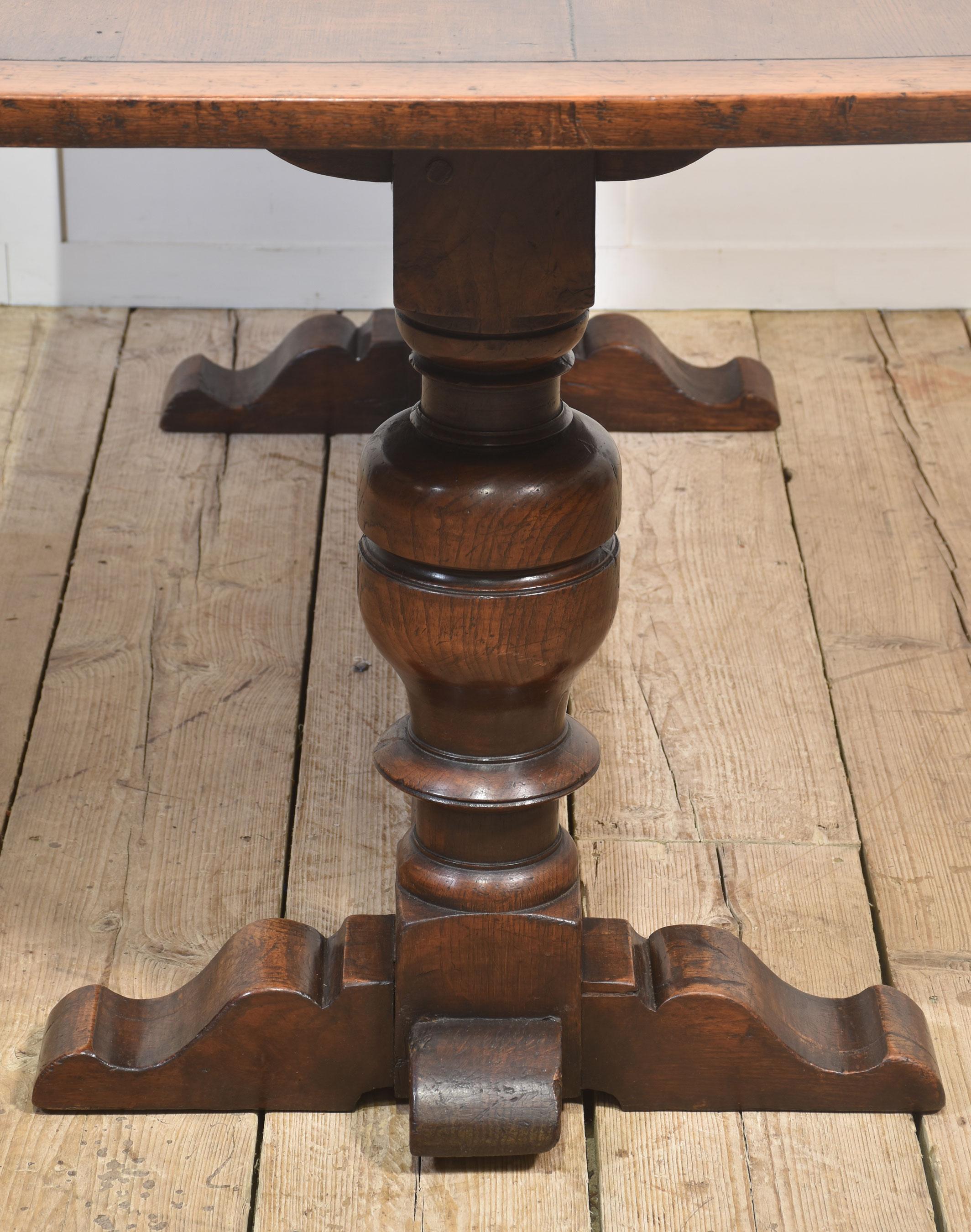 Oak refectory table For Sale 5