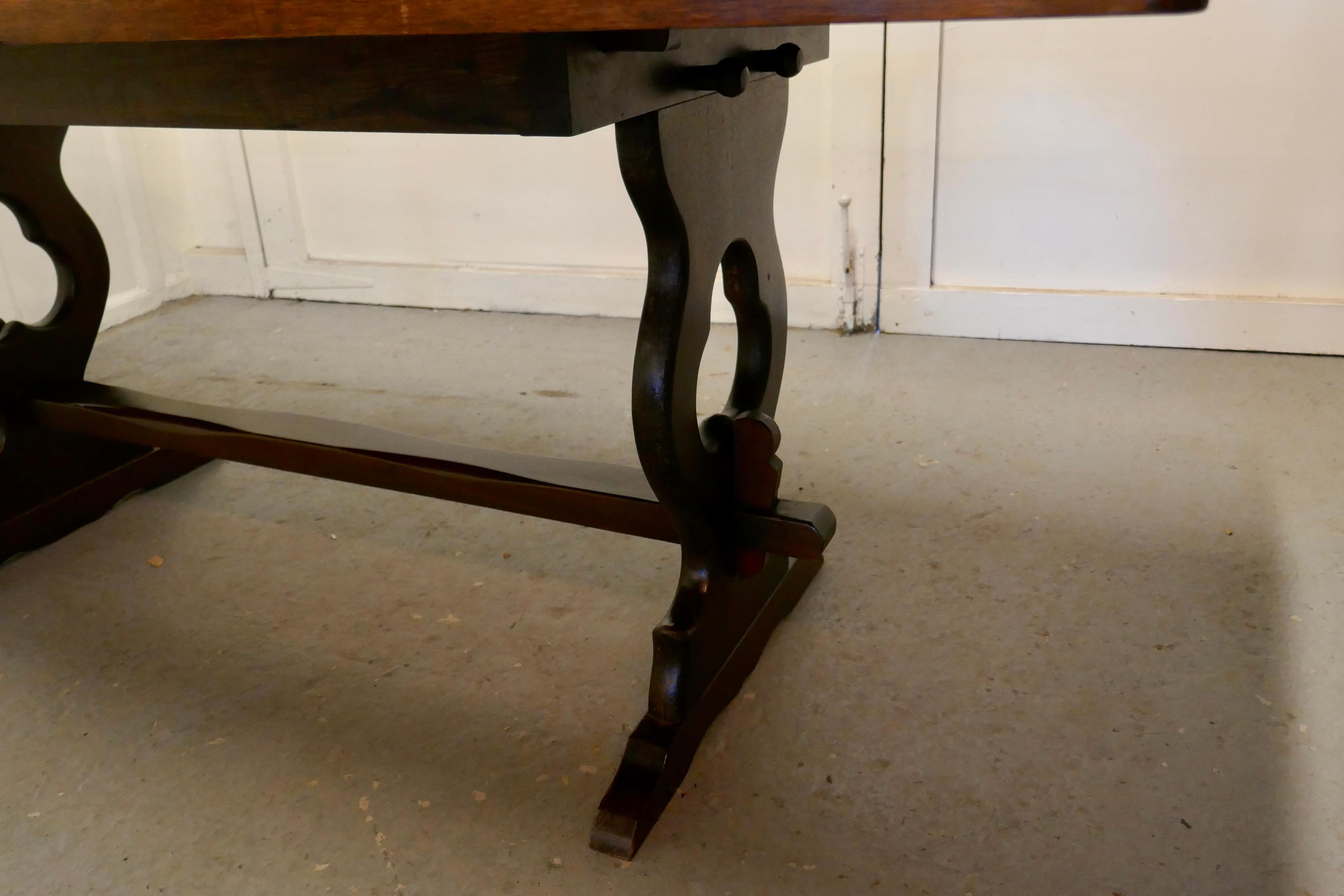 Oak Refectory Table In Good Condition For Sale In Chillerton, Isle of Wight