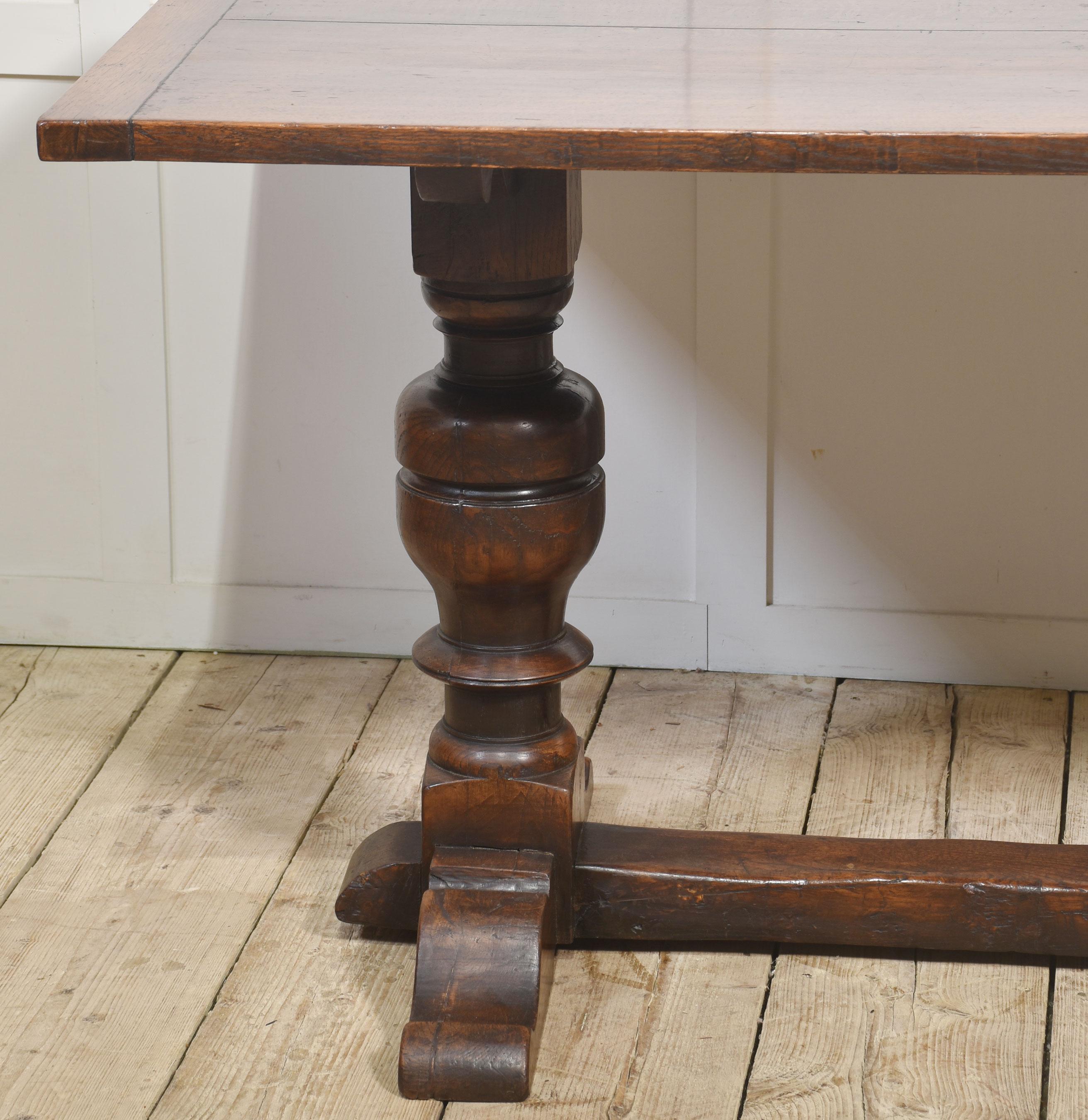 Oak refectory table For Sale 3