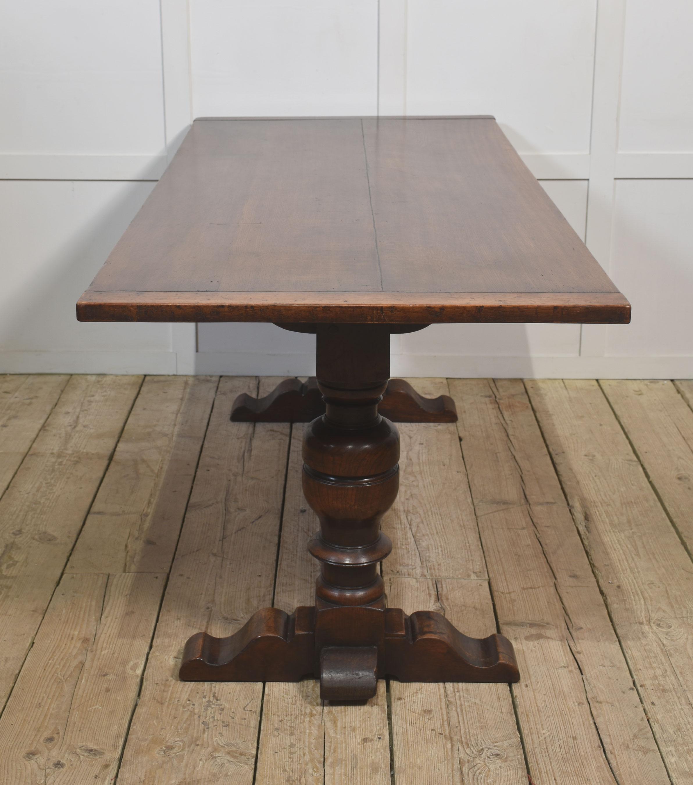 Oak refectory table For Sale 4