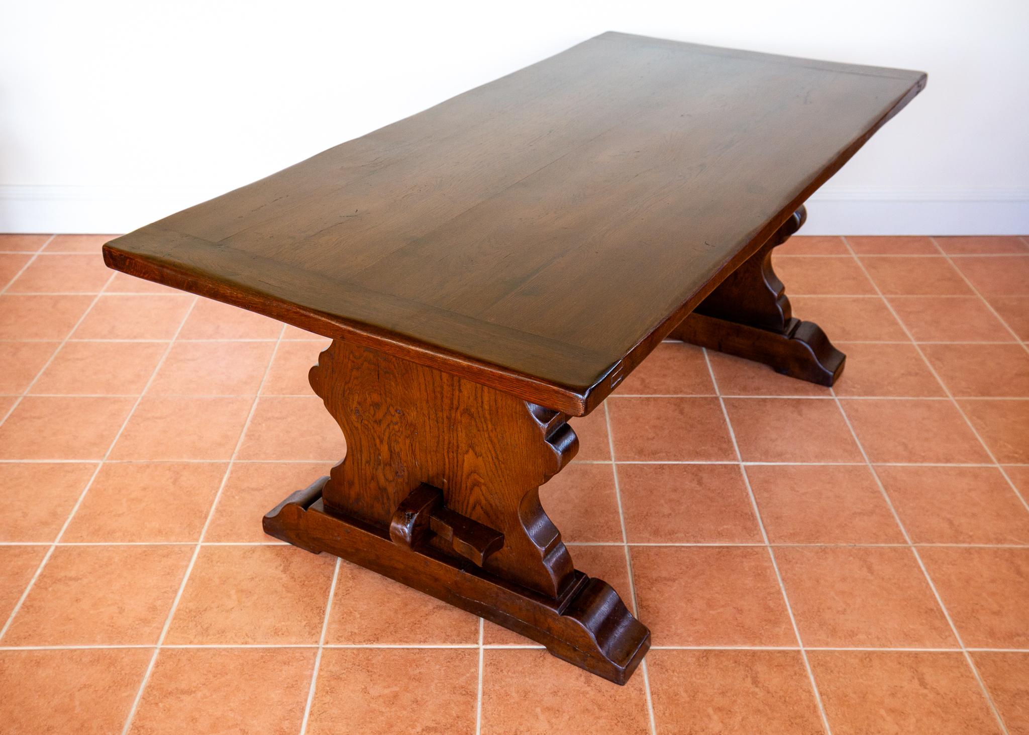 Table de salle à manger à tréteaux de réfectoire en chêne, ancienne ferme française, début du 20e siècle en vente 2