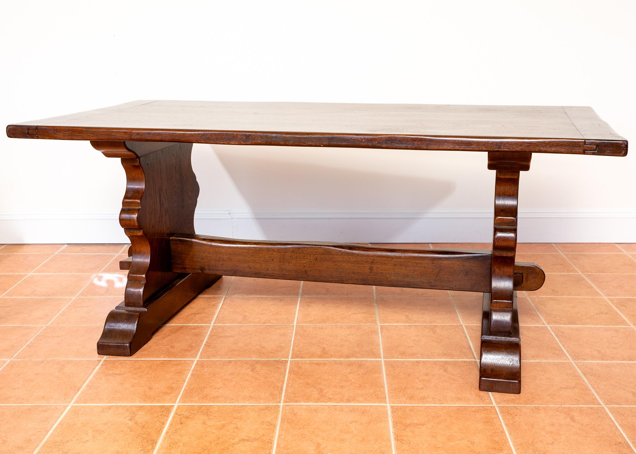 Table de salle à manger à tréteaux de réfectoire en chêne, ancienne ferme française, début du 20e siècle en vente 3