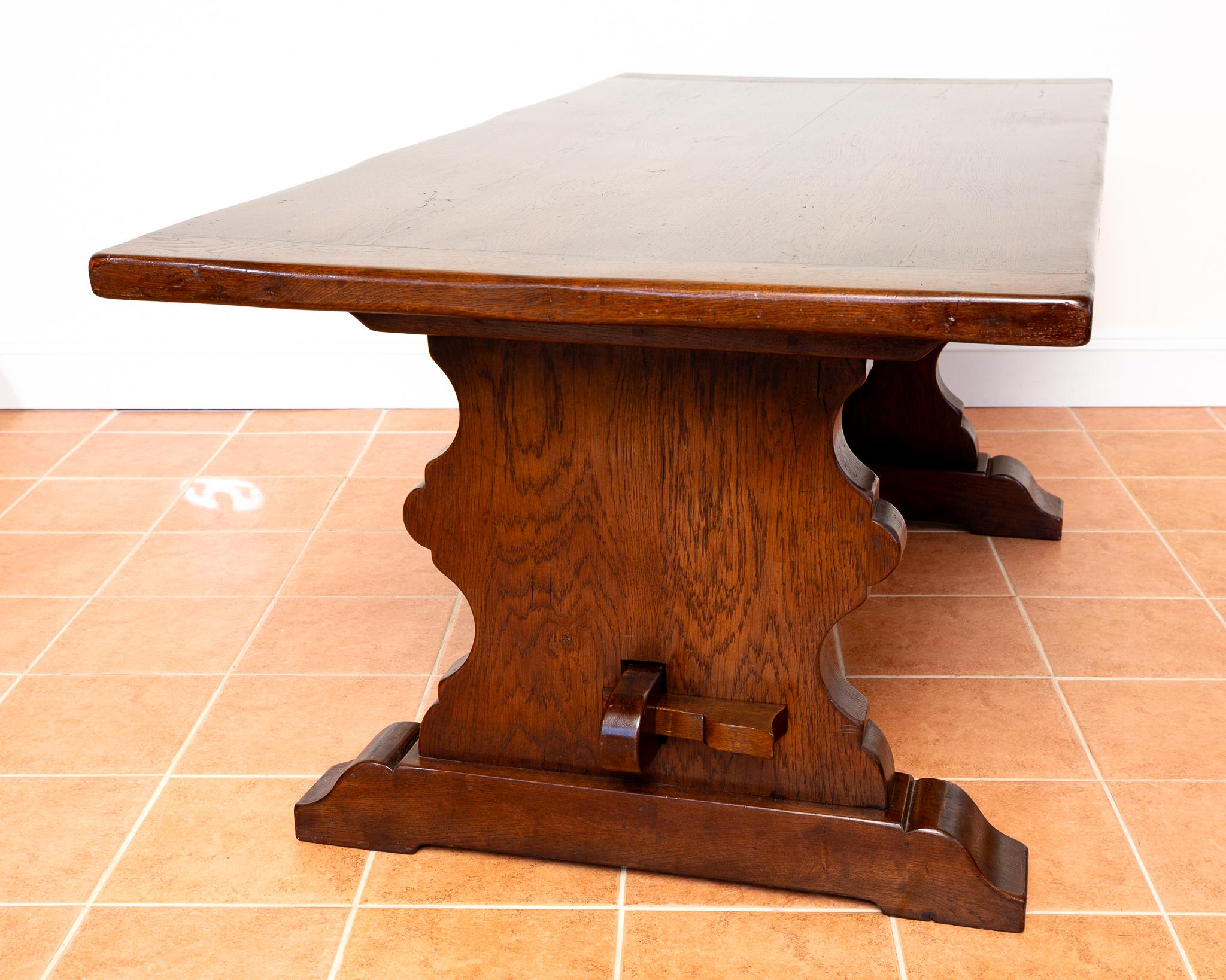 Table de salle à manger à tréteaux de réfectoire en chêne, ancienne ferme française, début du 20e siècle en vente 4