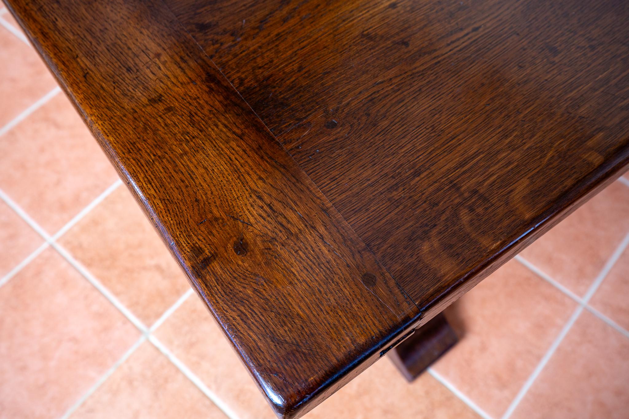 Table de salle à manger à tréteaux de réfectoire en chêne, ancienne ferme française, début du 20e siècle en vente 5