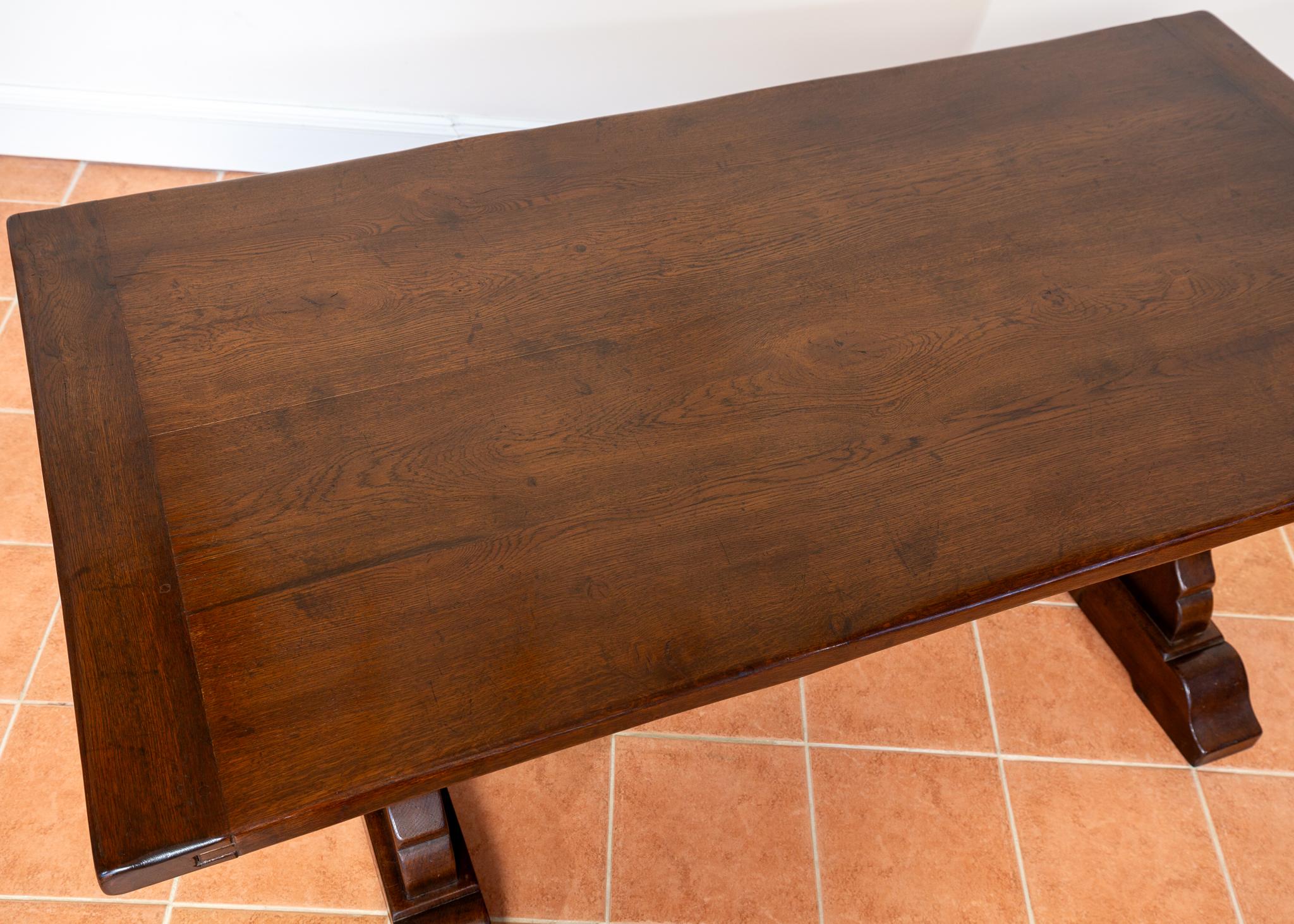 Table de salle à manger à tréteaux de réfectoire en chêne, ancienne ferme française, début du 20e siècle en vente 8