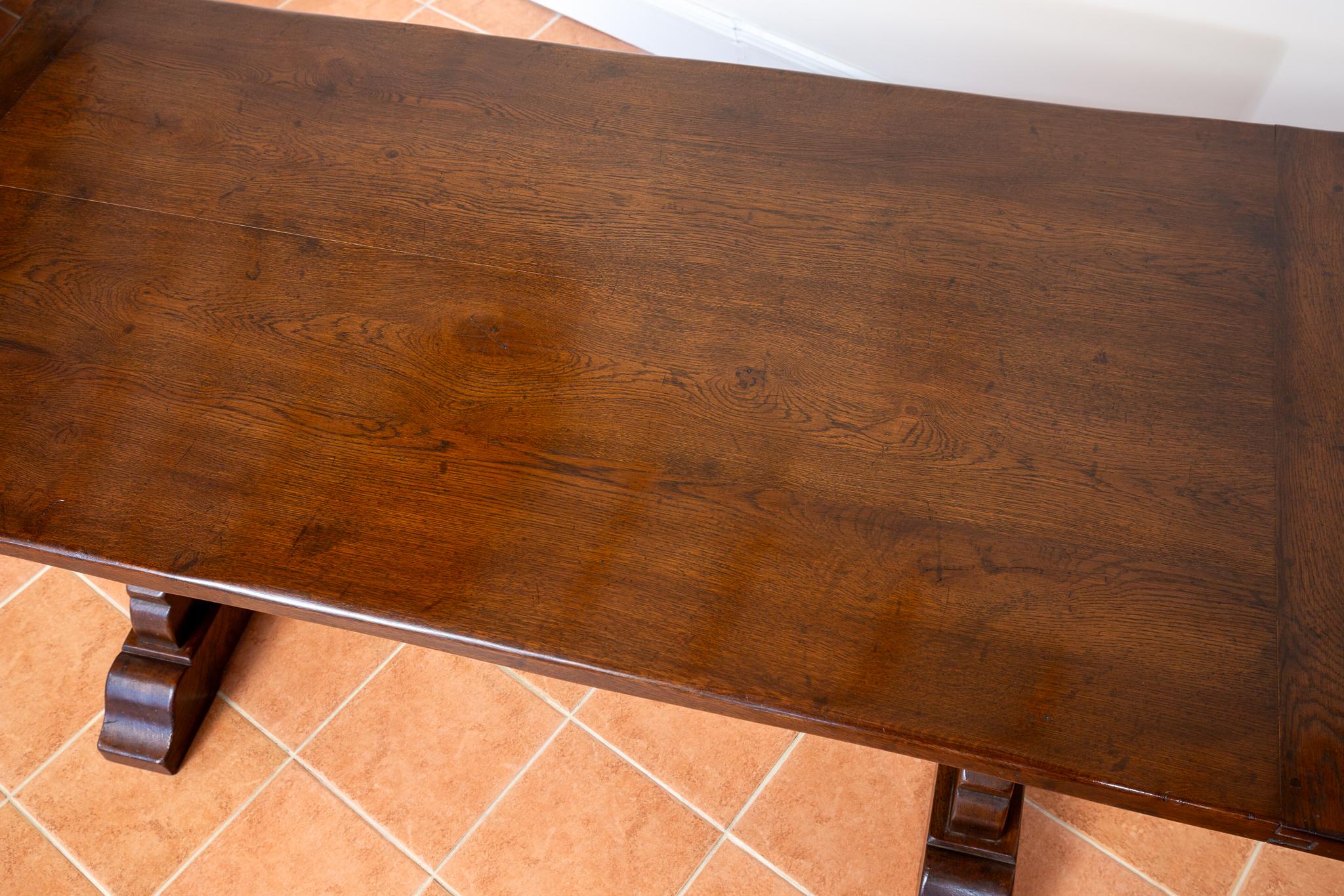 Table de salle à manger à tréteaux de réfectoire en chêne, ancienne ferme française, début du 20e siècle en vente 9