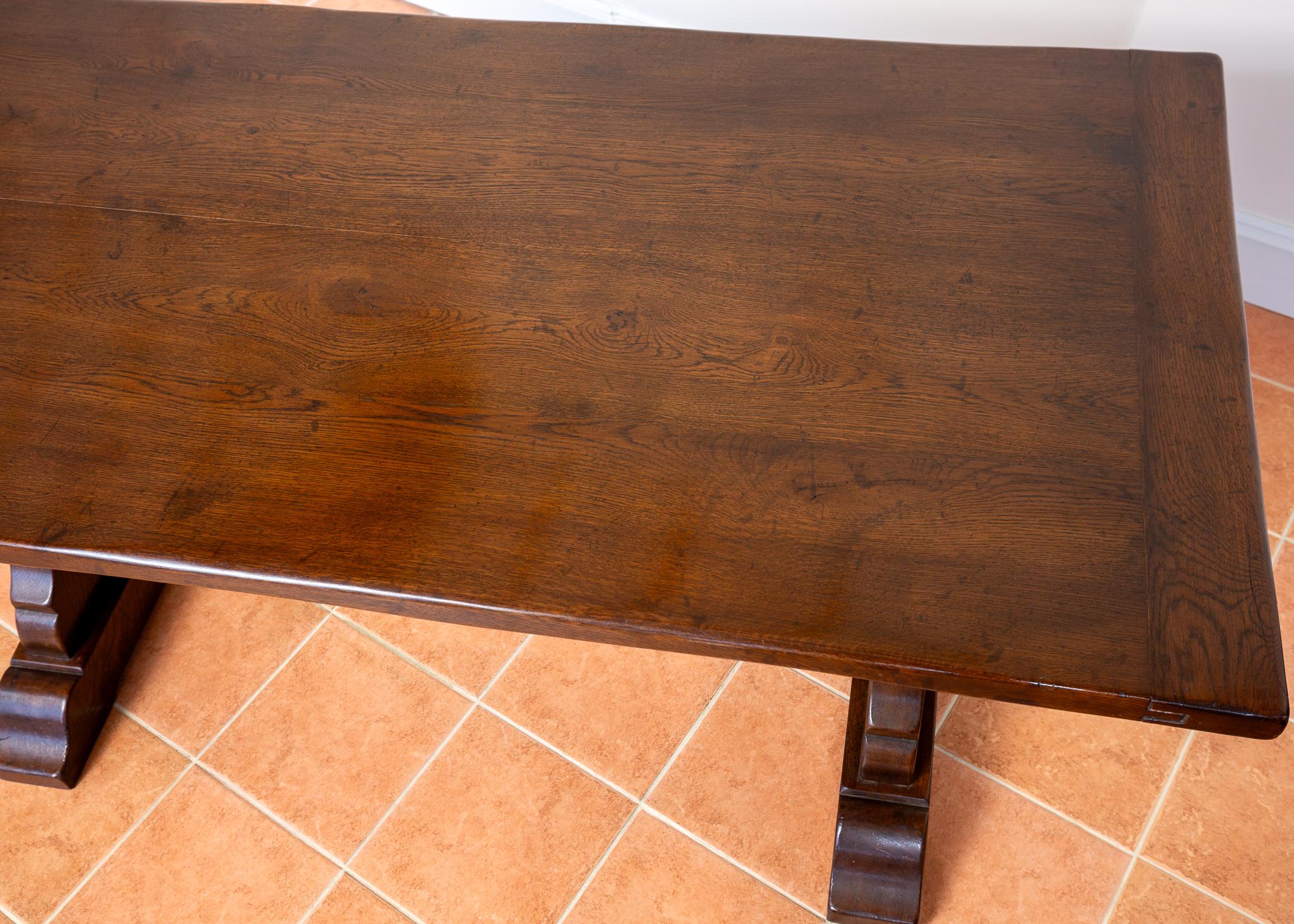 Table de salle à manger à tréteaux de réfectoire en chêne, ancienne ferme française, début du 20e siècle en vente 10