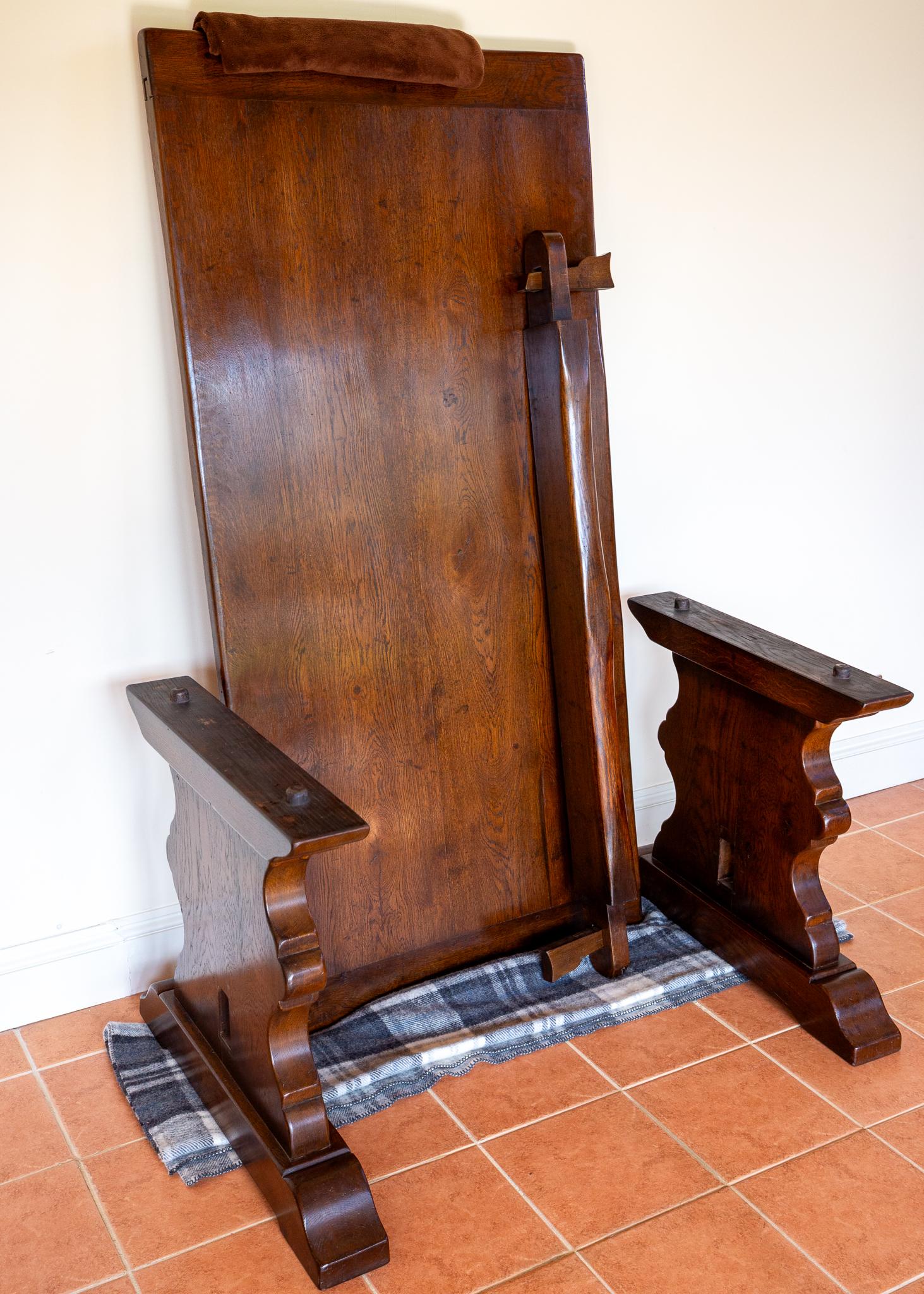 Table de salle à manger à tréteaux de réfectoire en chêne, ancienne ferme française, début du 20e siècle en vente 12