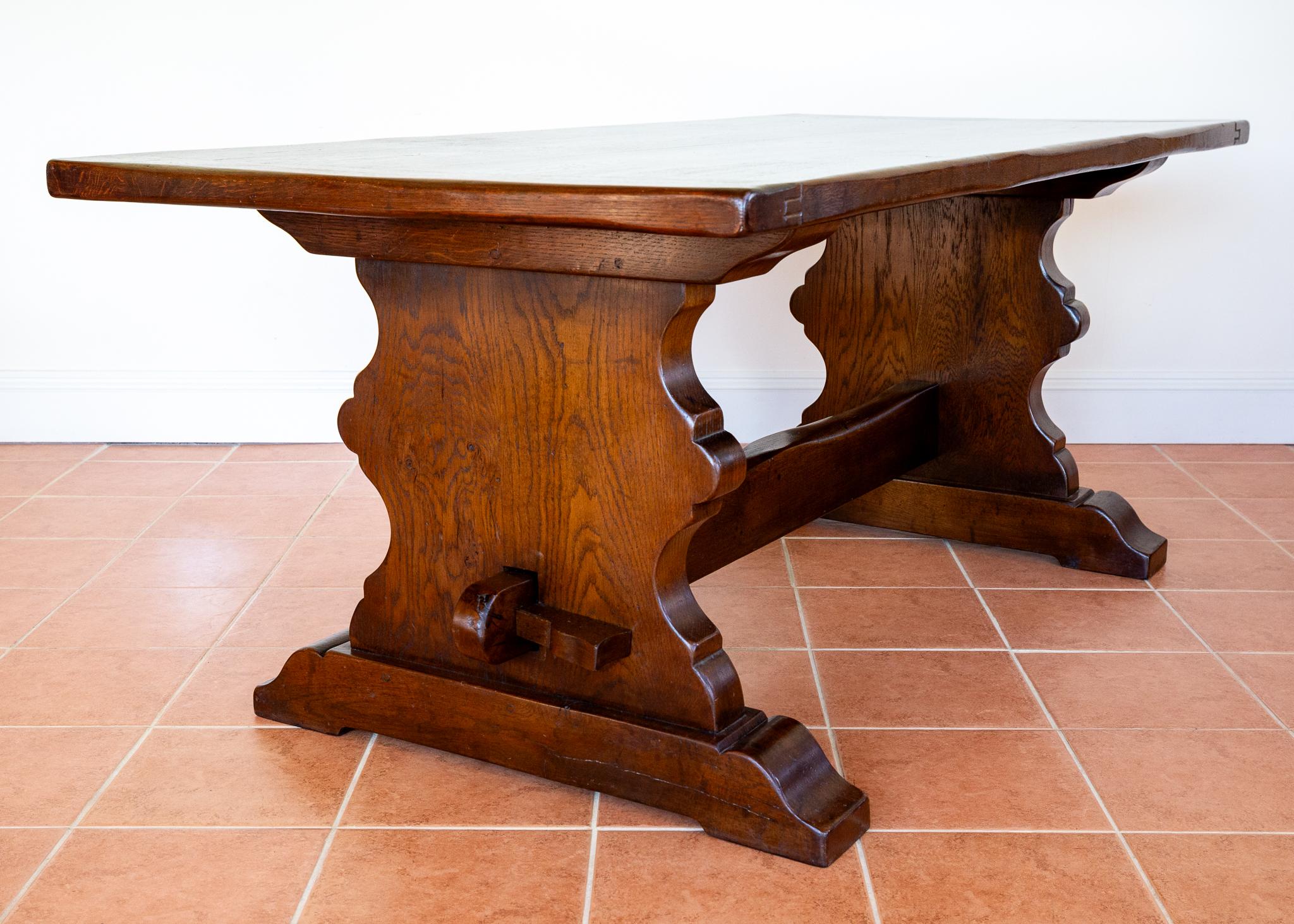 Français Table de salle à manger à tréteaux de réfectoire en chêne, ancienne ferme française, début du 20e siècle en vente