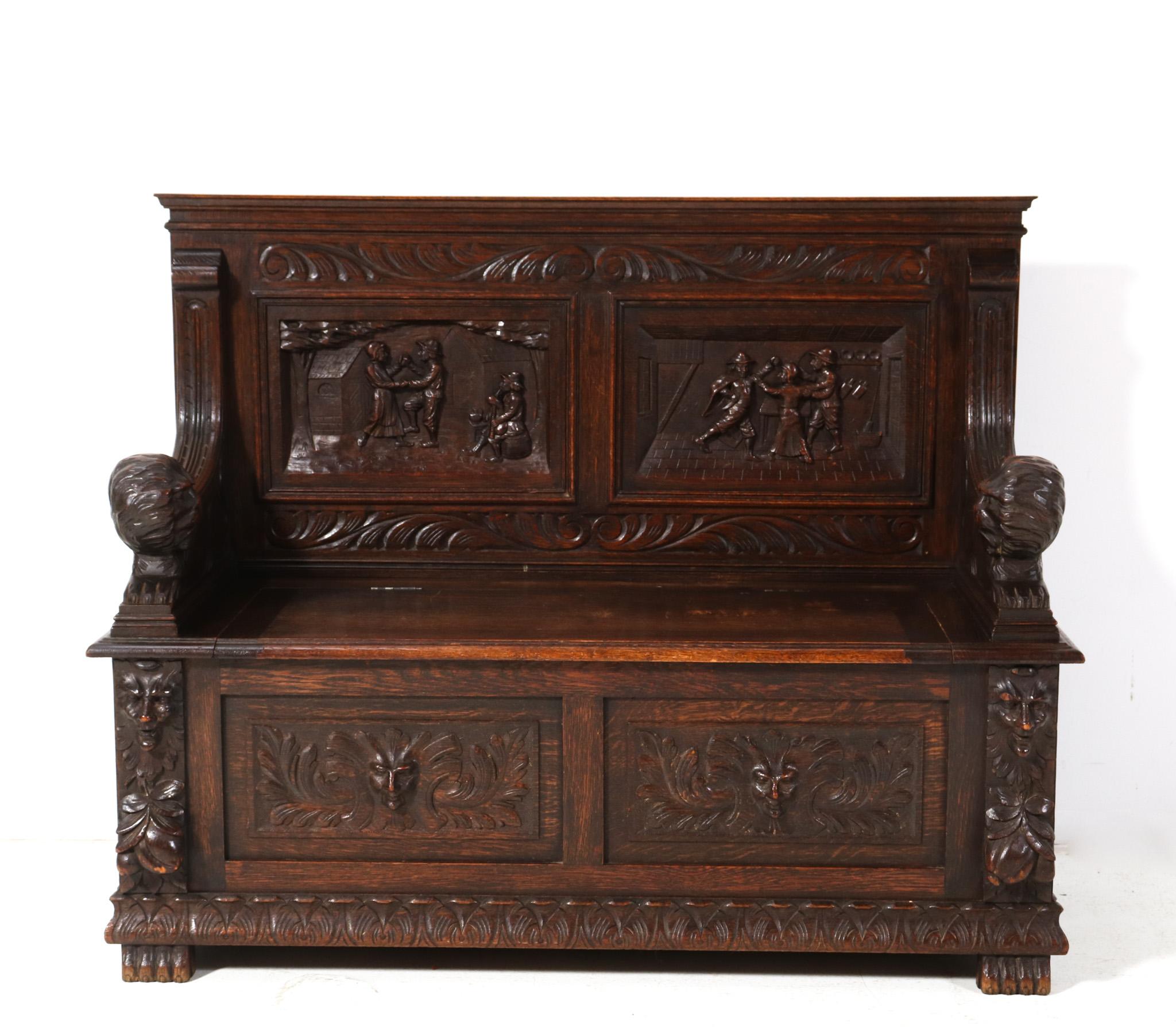 Oak Renaissance Revival Hall Bench with Hand-Carved Lions, 1890s In Good Condition For Sale In Amsterdam, NL