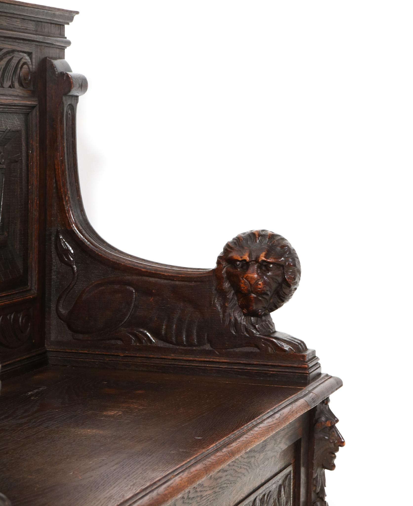 Oak Renaissance Revival Hall Bench with Hand-Carved Lions, 1890s For Sale 2