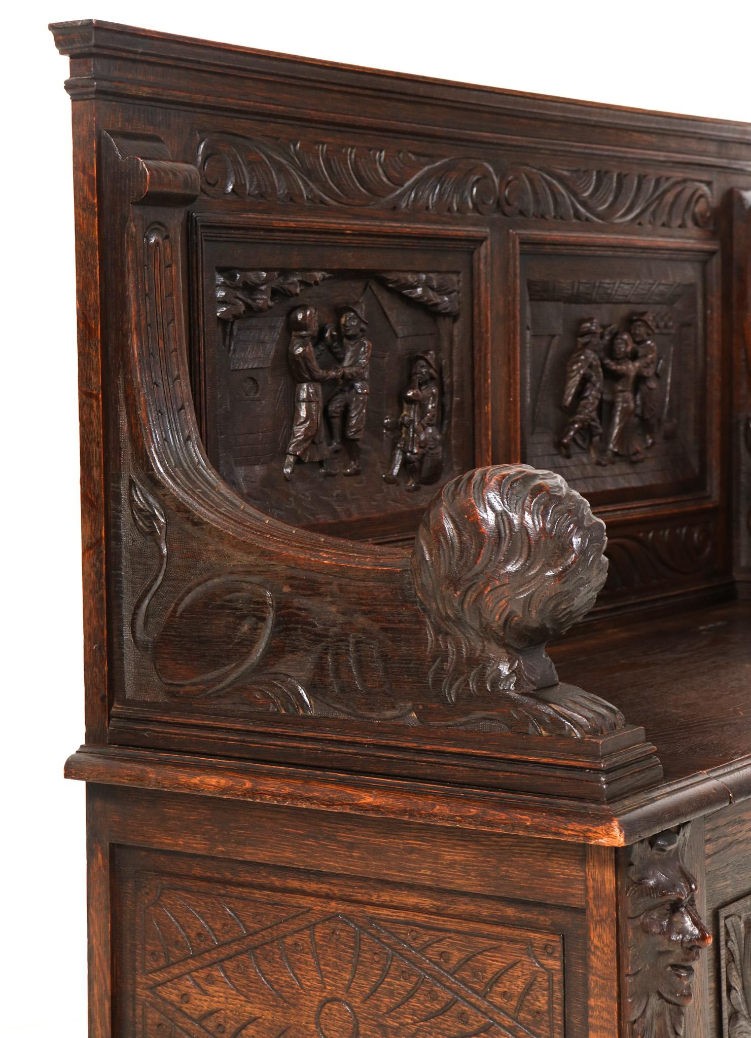 Oak Renaissance Revival Hall Bench with Hand-Carved Lions, 1890s For Sale 3