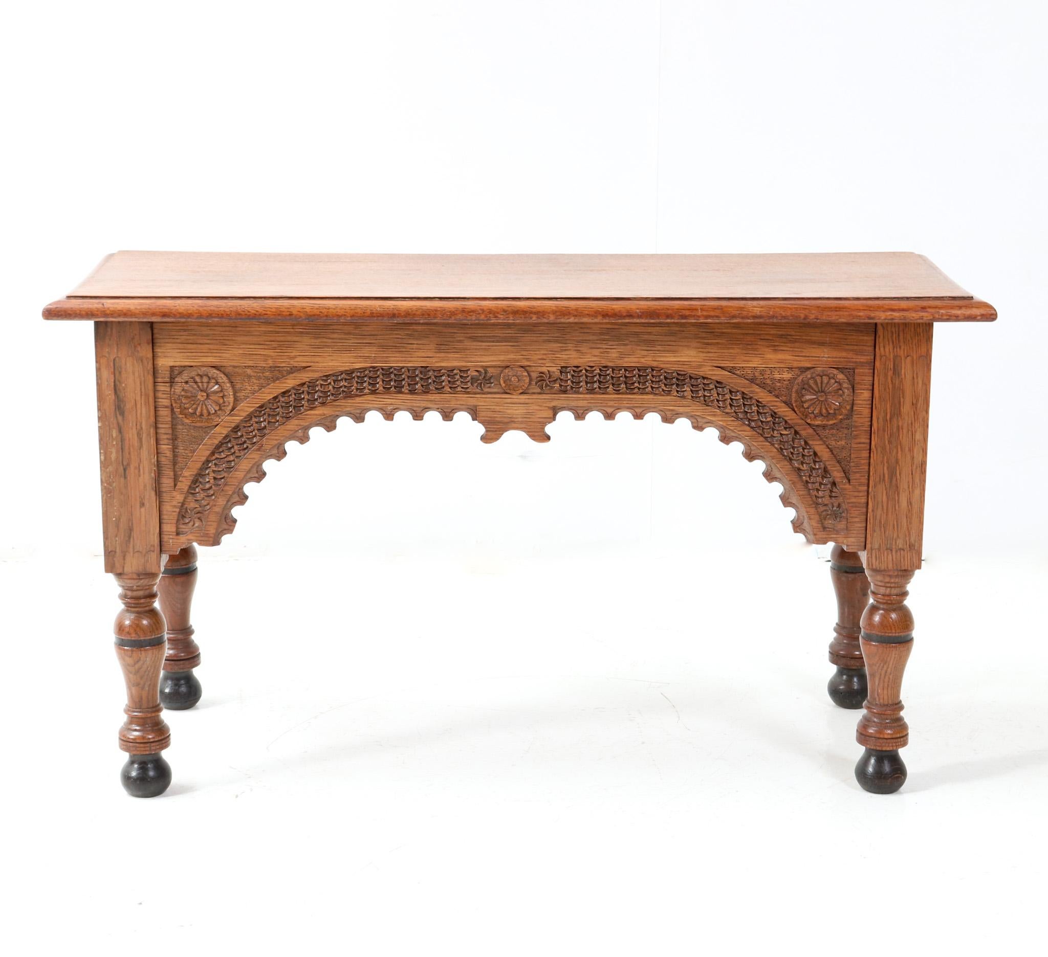 Stunning and rare Renaissance style small bench or side table.
Striking Dutch design from the 17th and 18th century.
Solid oak frame with hand-carved elements.
This wonderful Renaissance style small bench or side table is in very good original