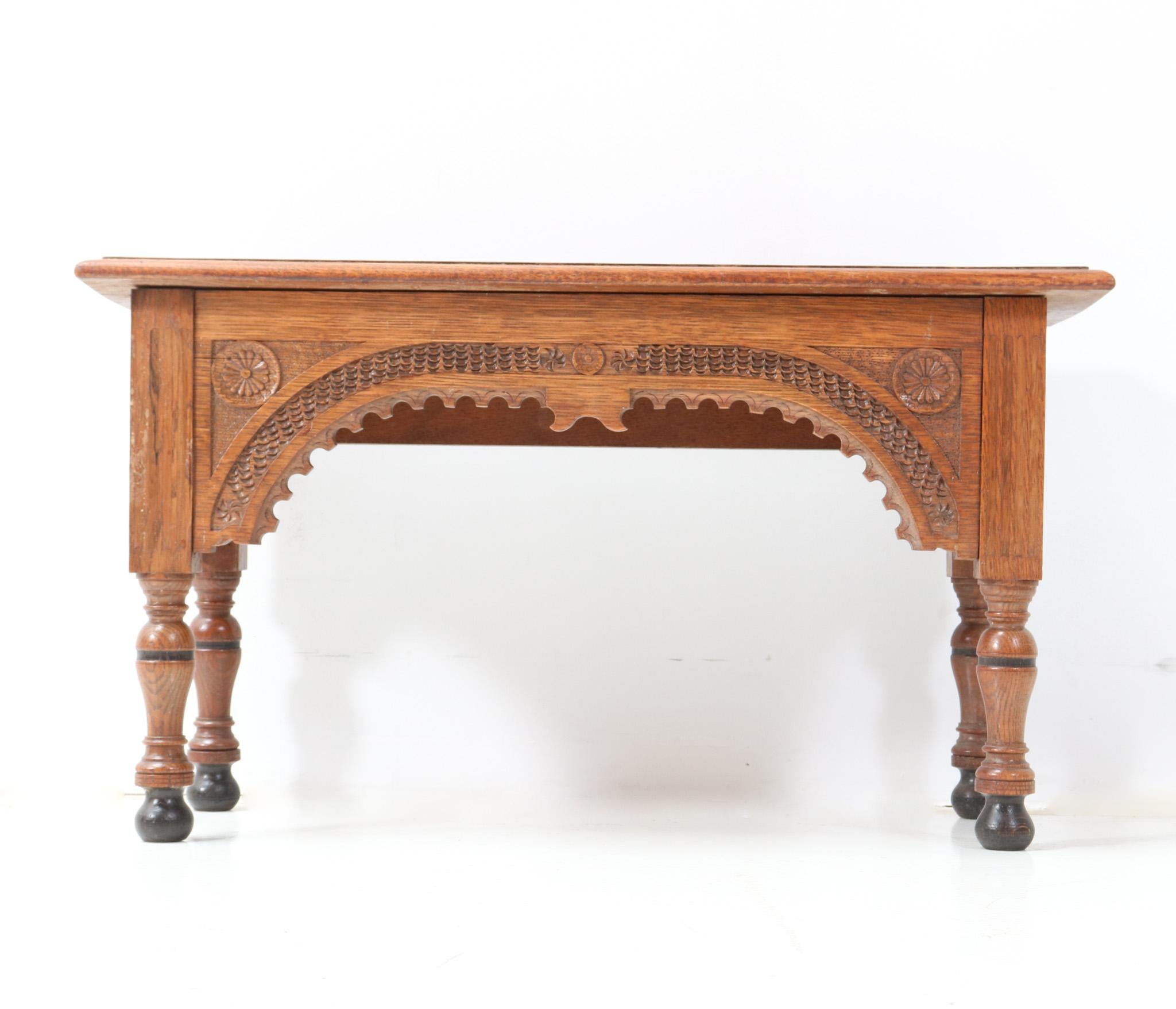 Chêne Petit banc ou table d'appoint en Oak de style Renaissance, années 1950 en vente