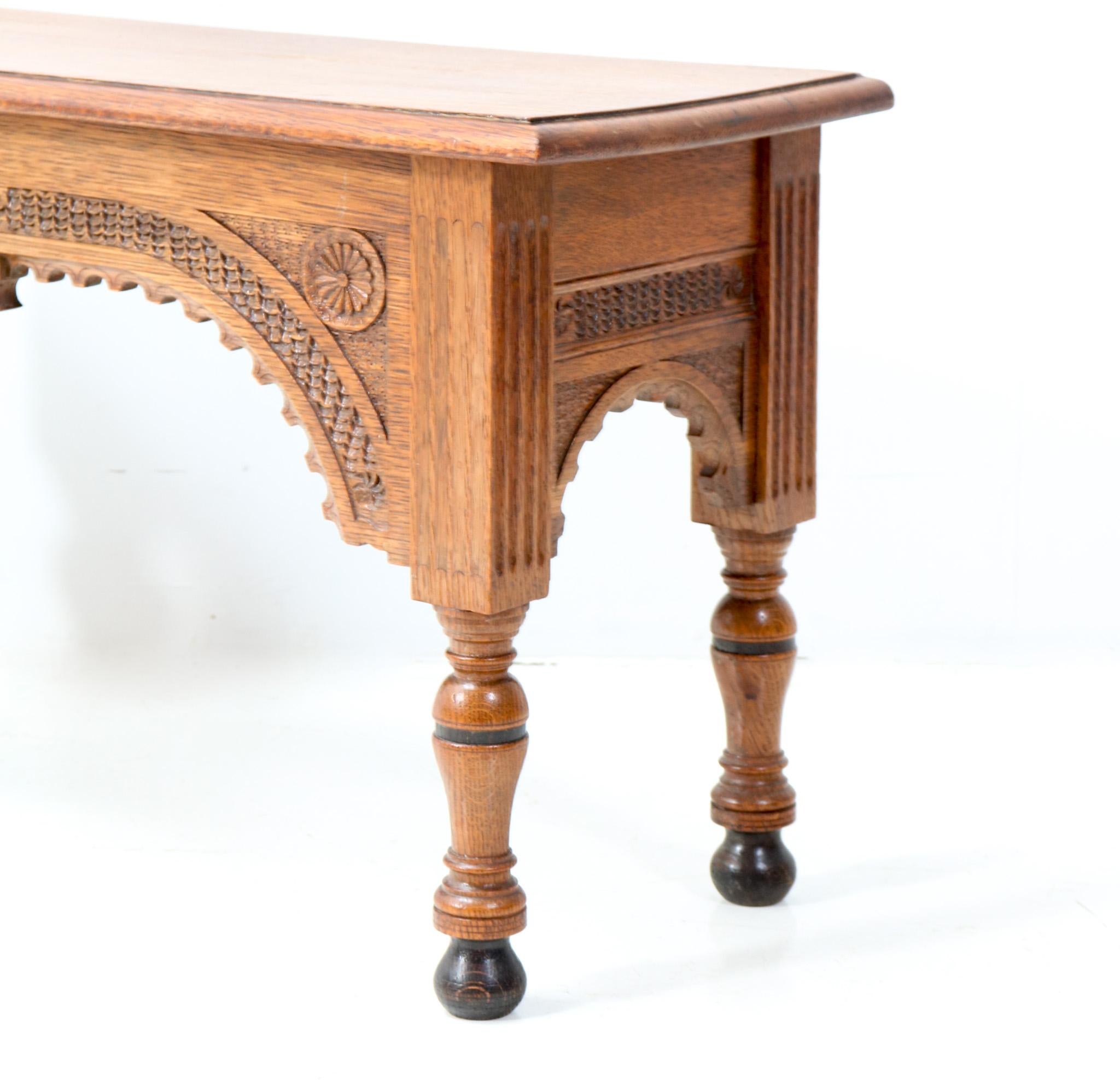 Petit banc ou table d'appoint en Oak de style Renaissance, années 1950 en vente 1