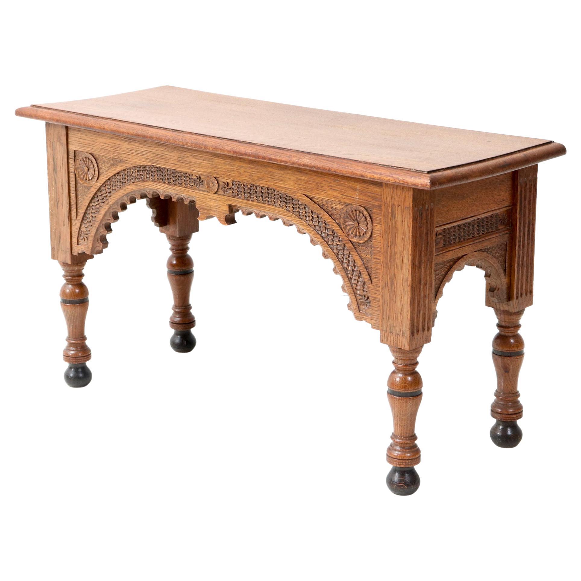 Petit banc ou table d'appoint en Oak de style Renaissance, années 1950 en vente