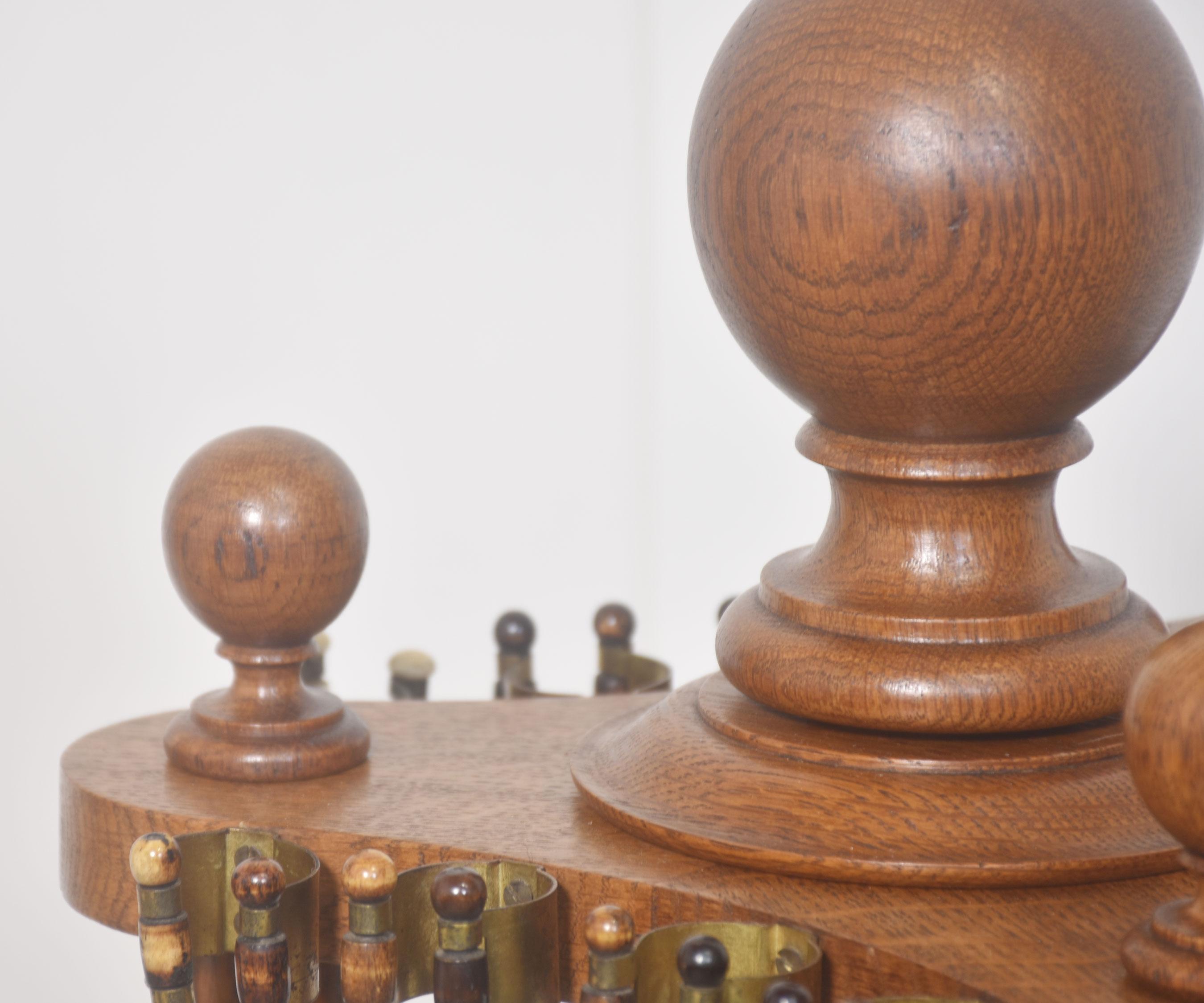 XX secolo Supporto girevole per stecca in Oak in vendita