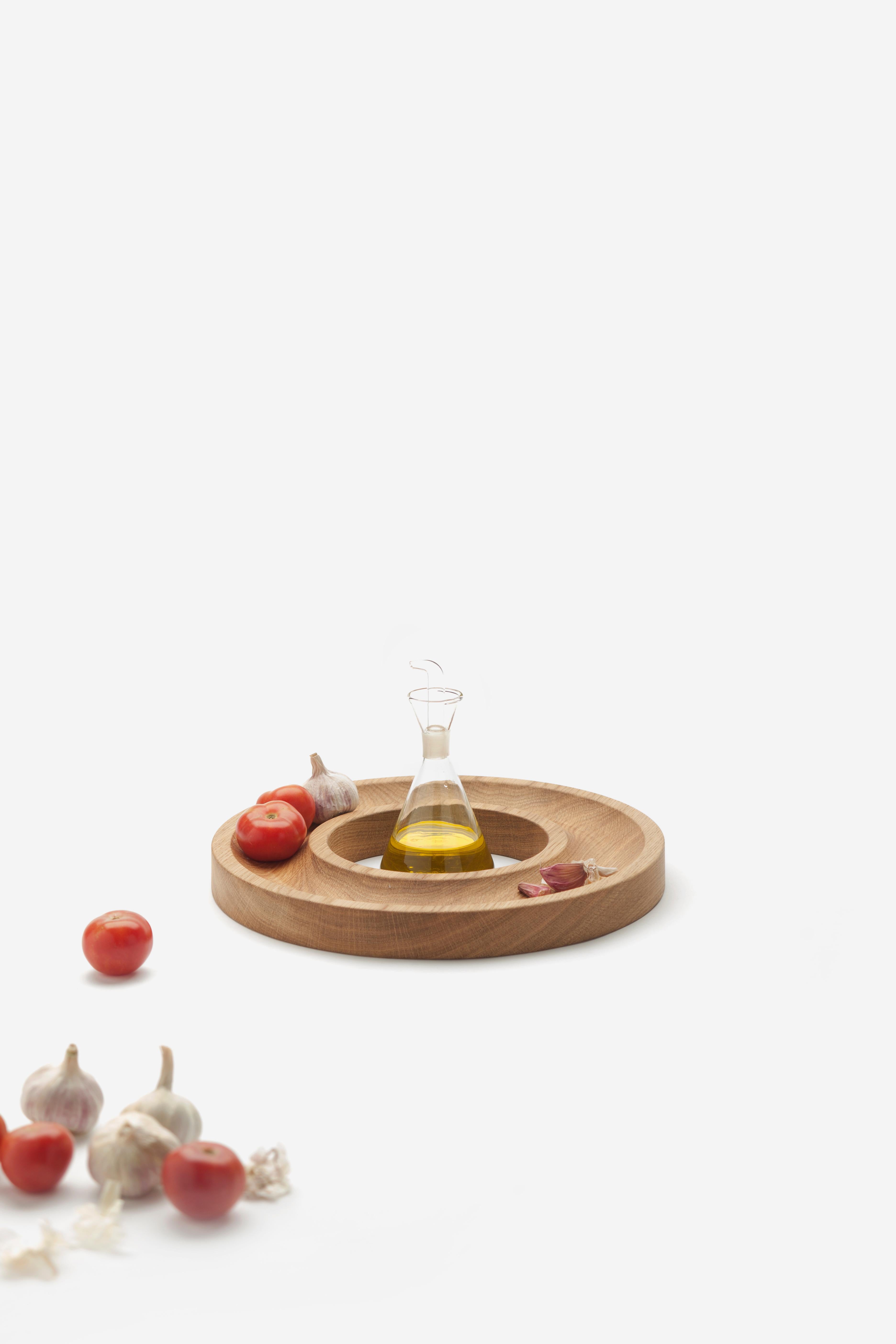 Oak ring tray by Joseph Vila Capdevila
Material: Oak
Dimensions: ø 35 x 3 cm
Weight: 1.25 kg

Aparentment is a space for creation and innovation, experimenting with materials with the goal to develop robust, lasting and timeless designs.
Aparentment