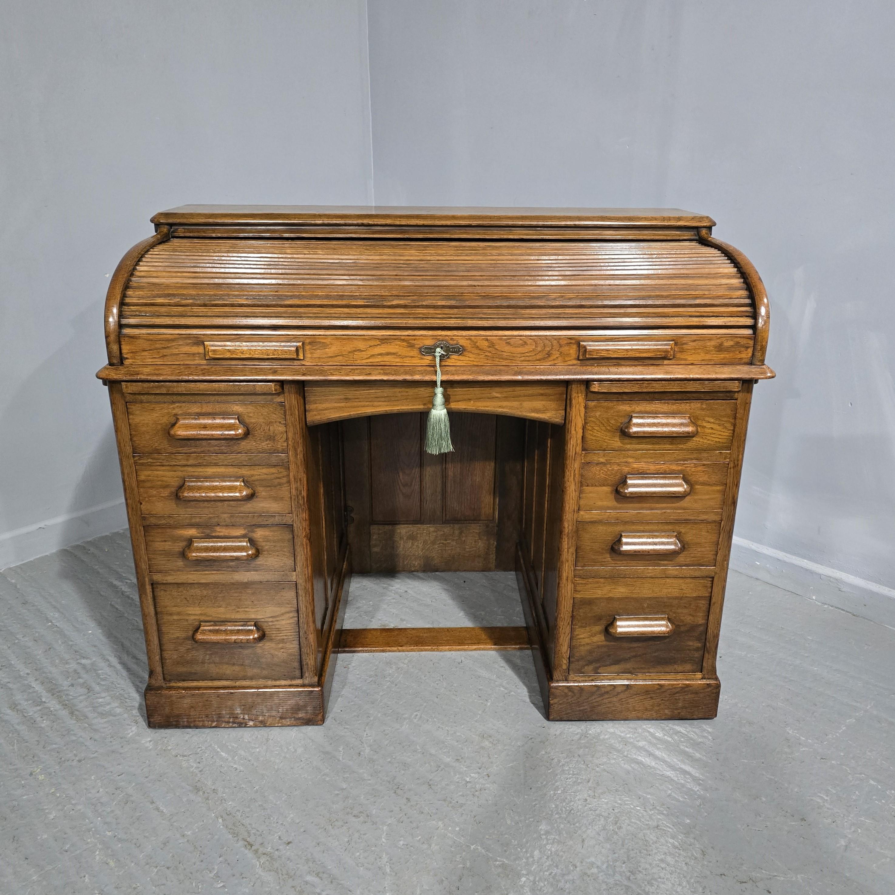 Chaise de bureau assortie et plateau à roulettes en Oak en vente 1