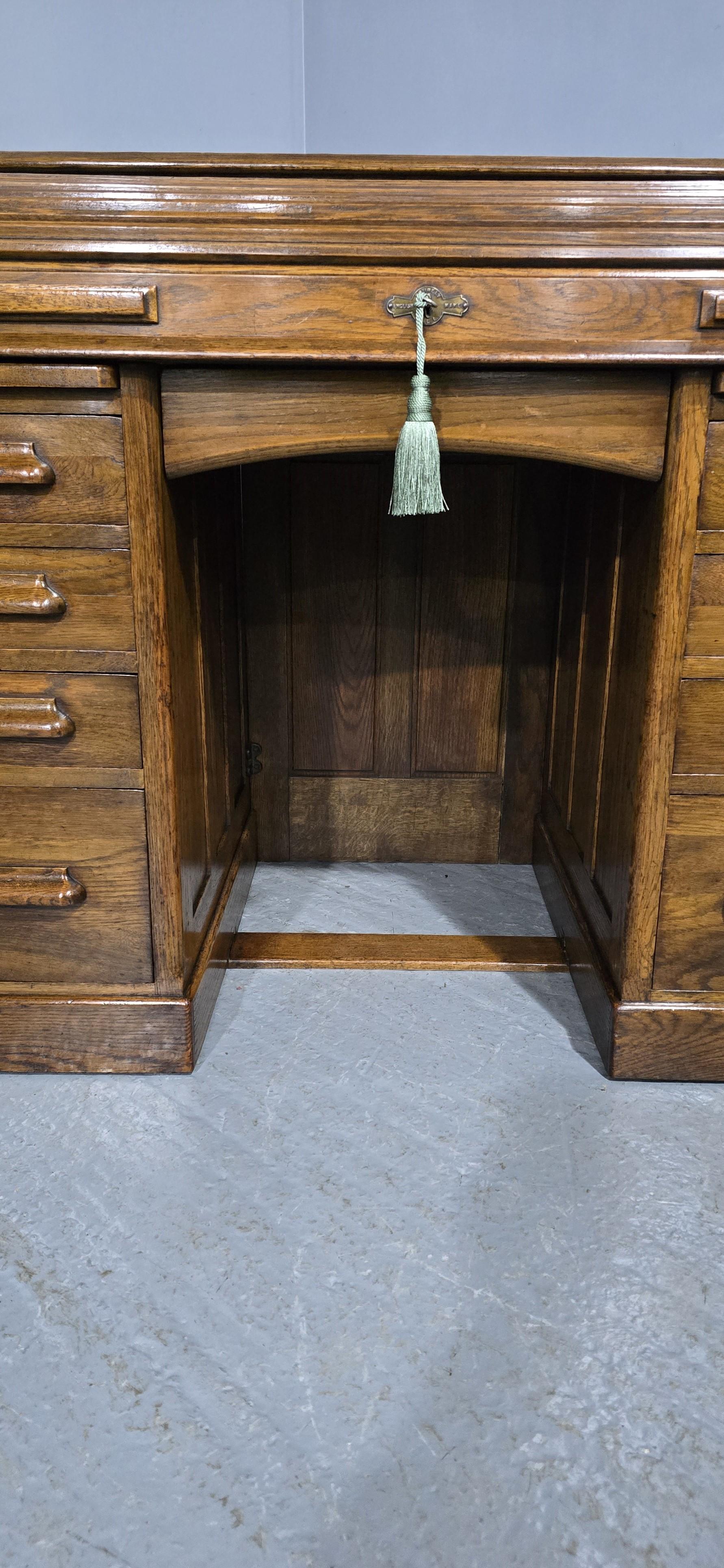 Chaise de bureau assortie et plateau à roulettes en Oak en vente 2
