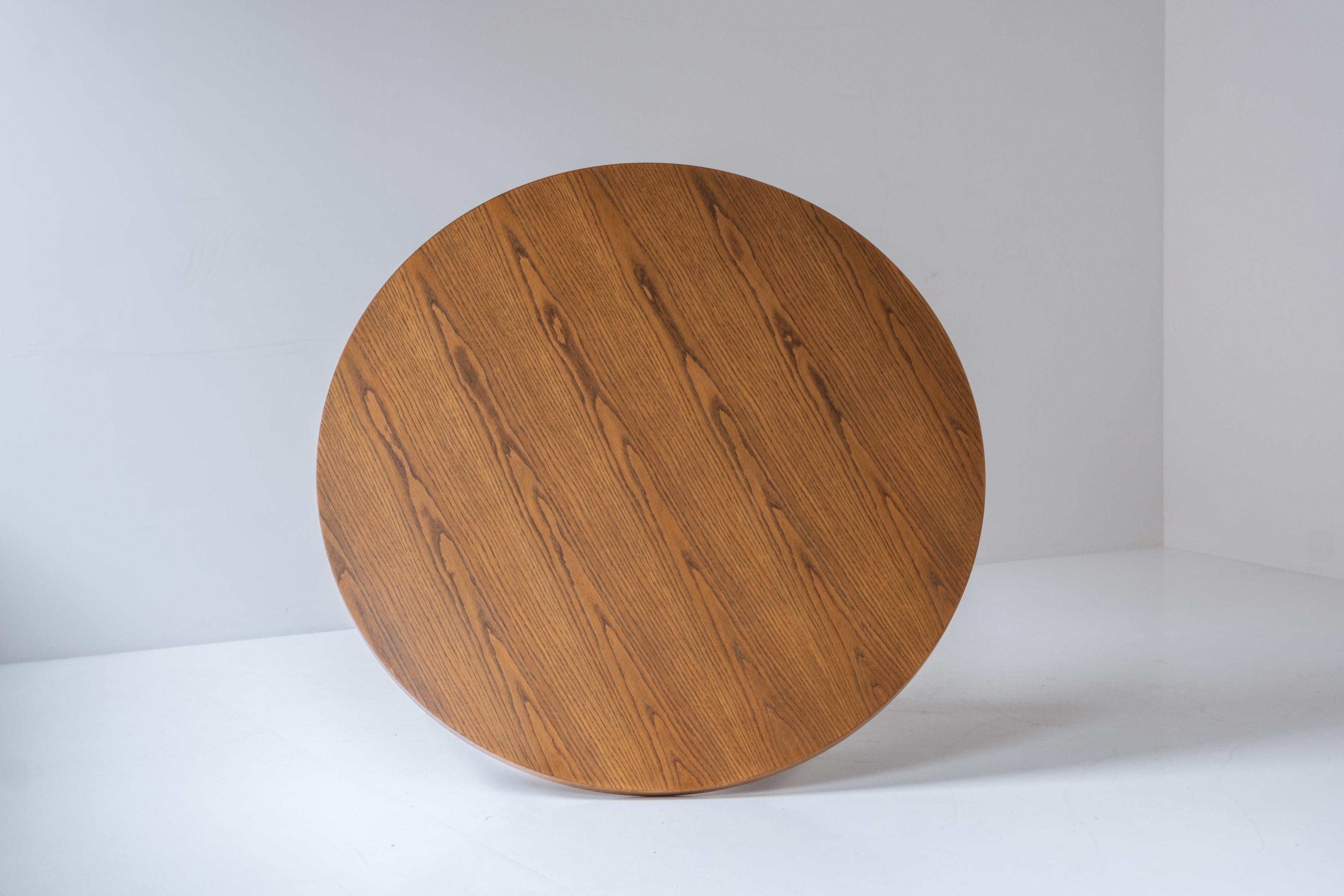 Oak round dining table with crossed leg by Martin Visser for ‘t Spectrum, 1960s 4
