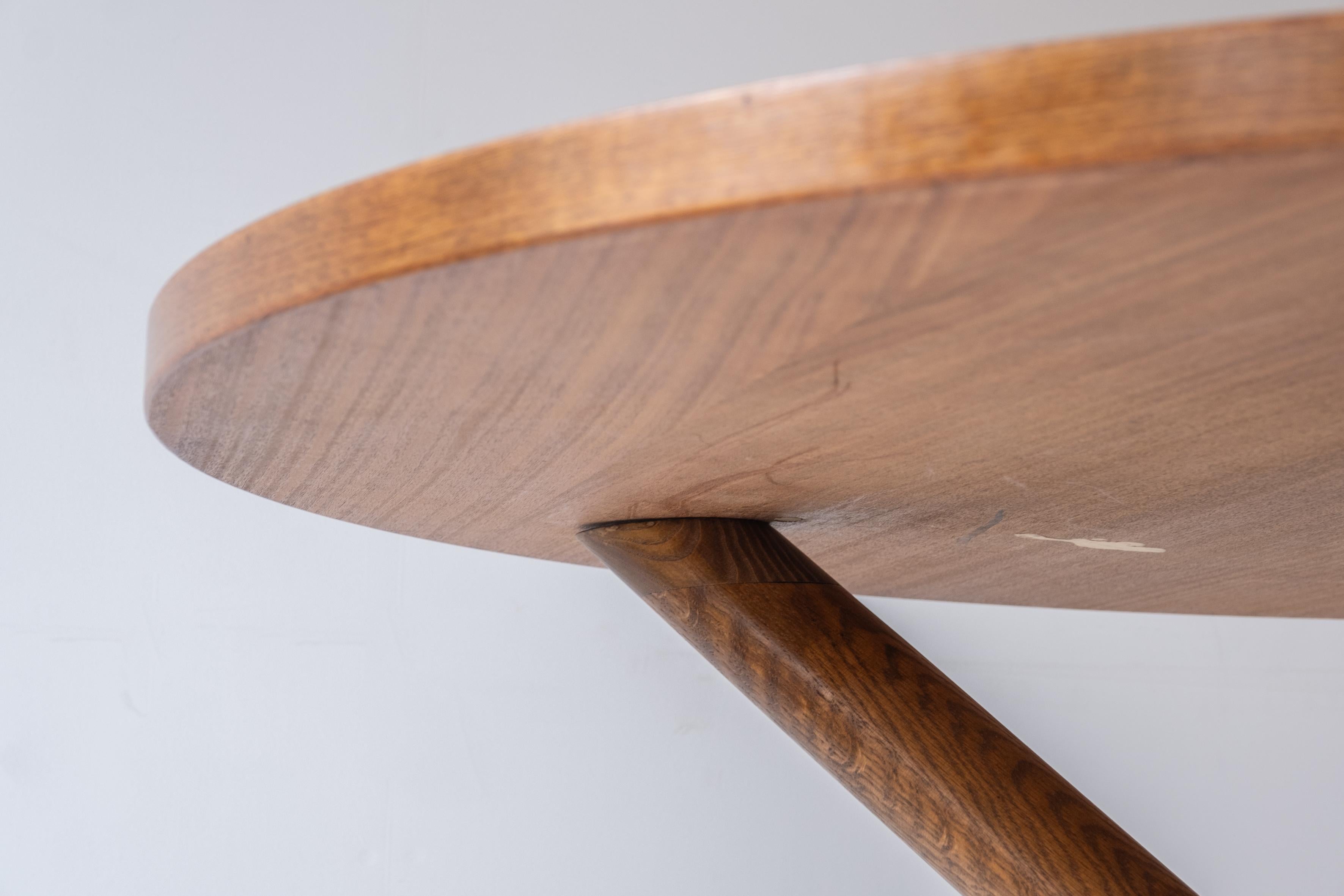 Oak round dining table with crossed leg by Martin Visser for ‘t Spectrum, 1960s 3