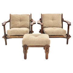 Chaises longues rustiques en chêne et pouf:: France:: années 1950