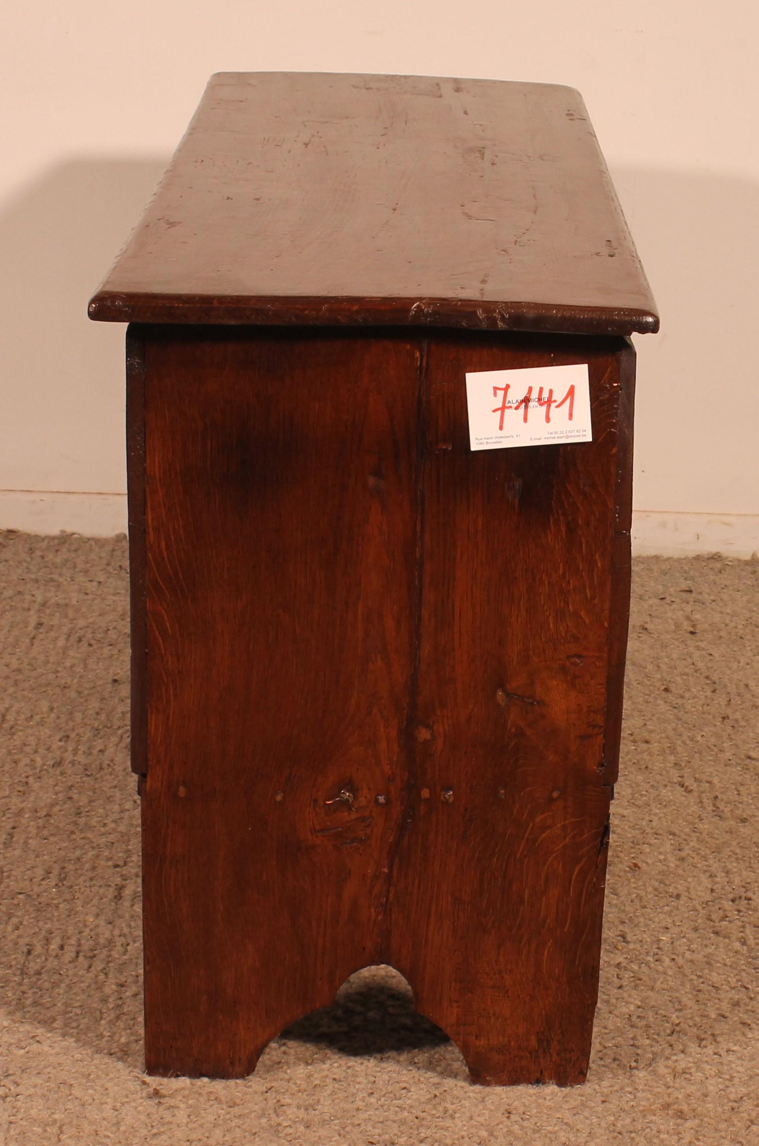 Sabre-Truhe oder Pflanzgefäß-Koffer aus Eichenholz, um 1600 im Zustand „Gut“ im Angebot in Brussels, Brussels