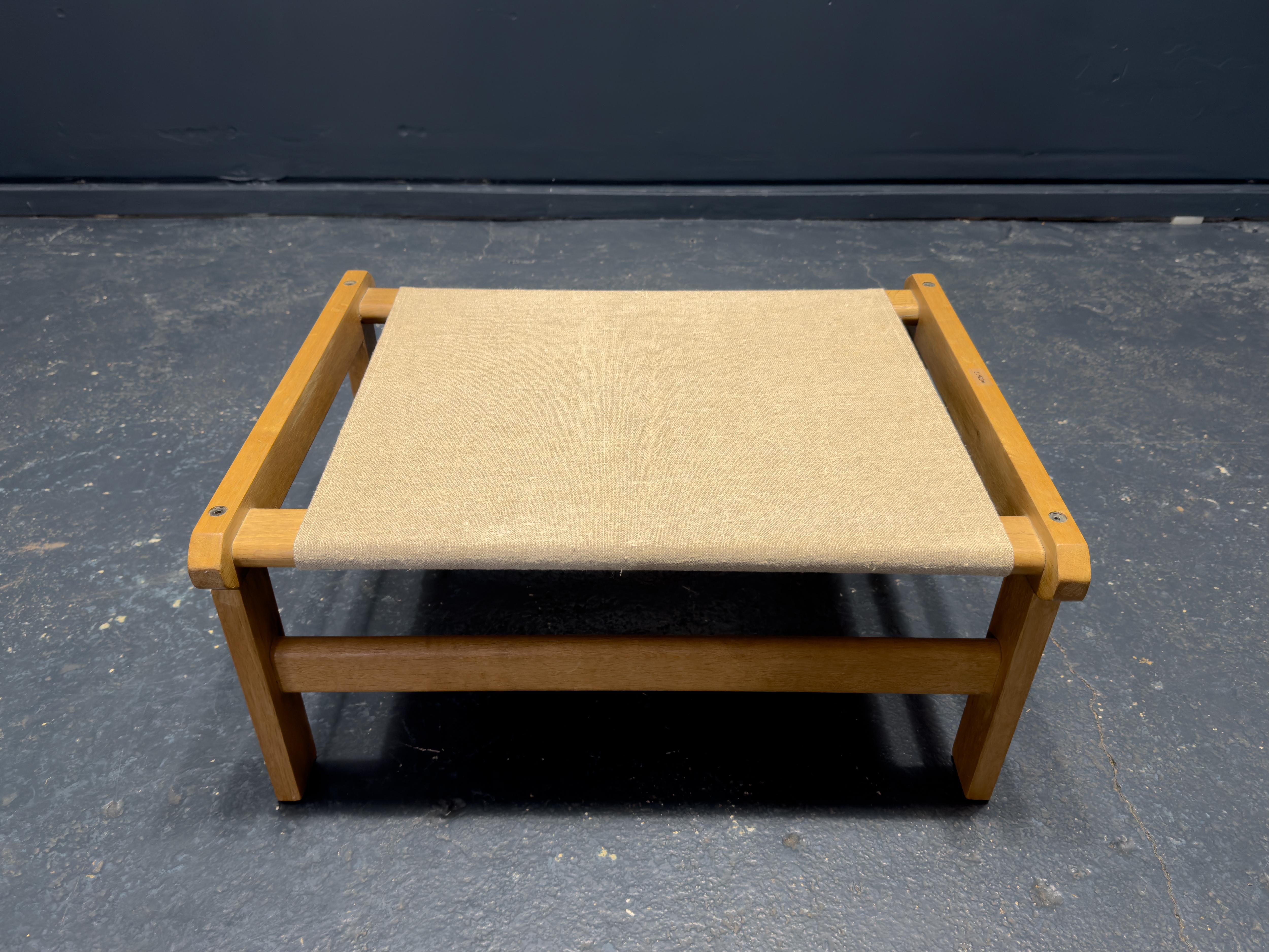 Taburete de Roble Estilo Safari mediados del siglo XX en venta