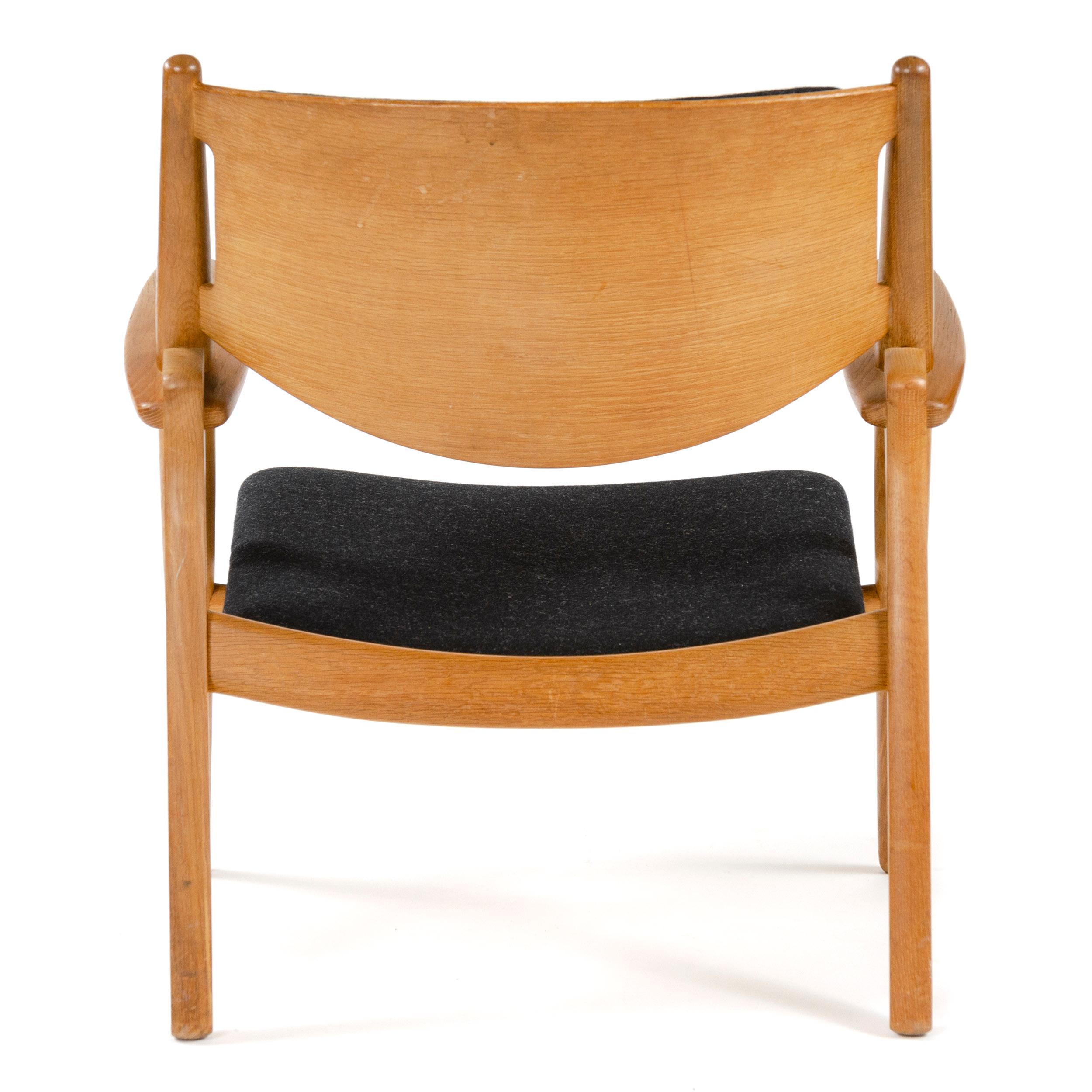 Oak Sawbuck Lounge Chair by Hans Wegner for Carl Hansen & Son In Good Condition In Sagaponack, NY