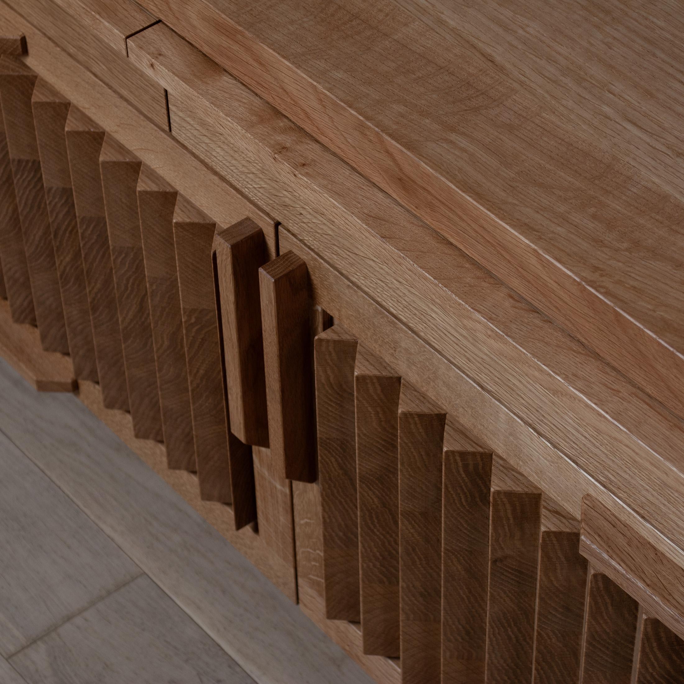 Mobile a dente di sega in Oak - Credenza in vendita 2