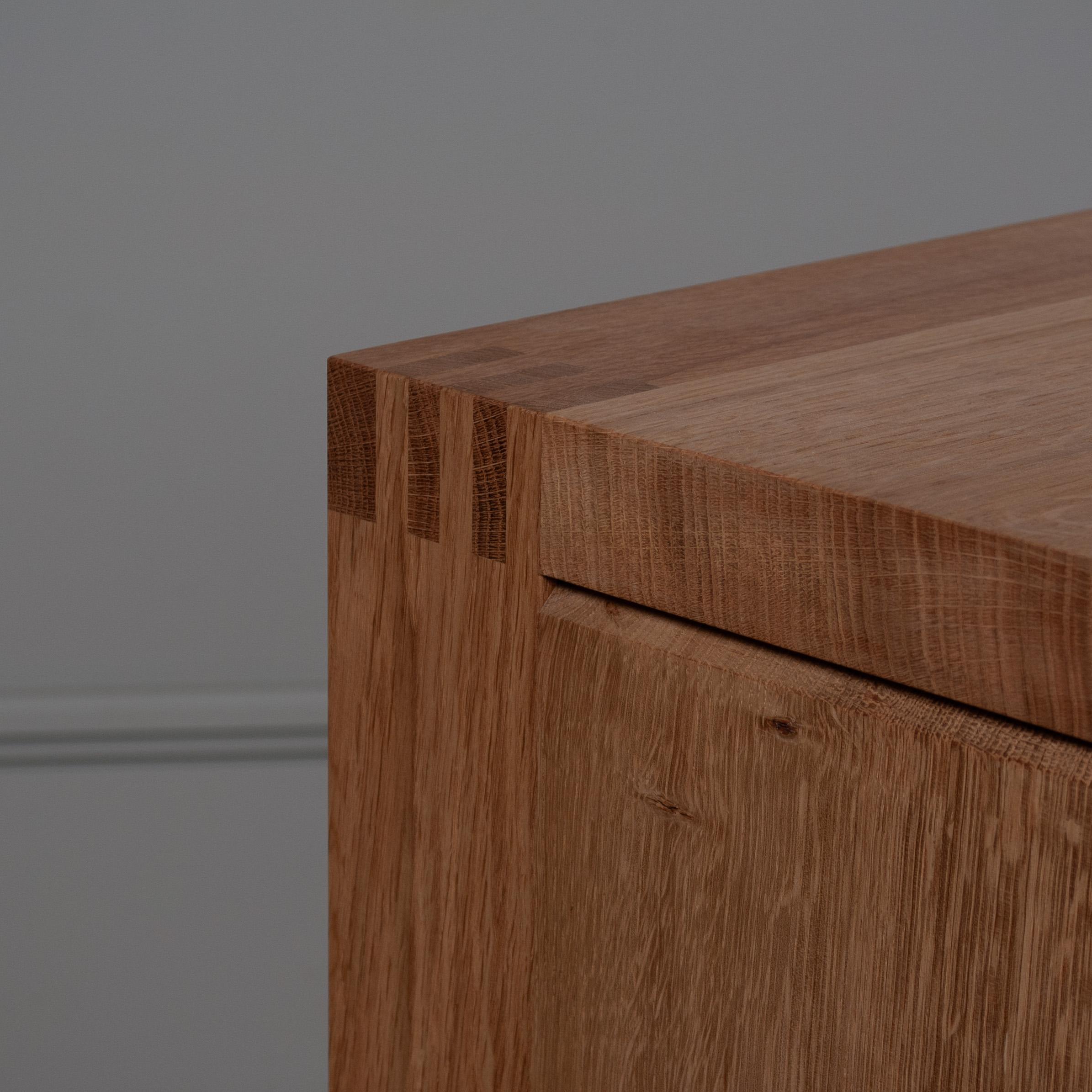 Mobile a dente di sega in Oak - Credenza in vendita 4