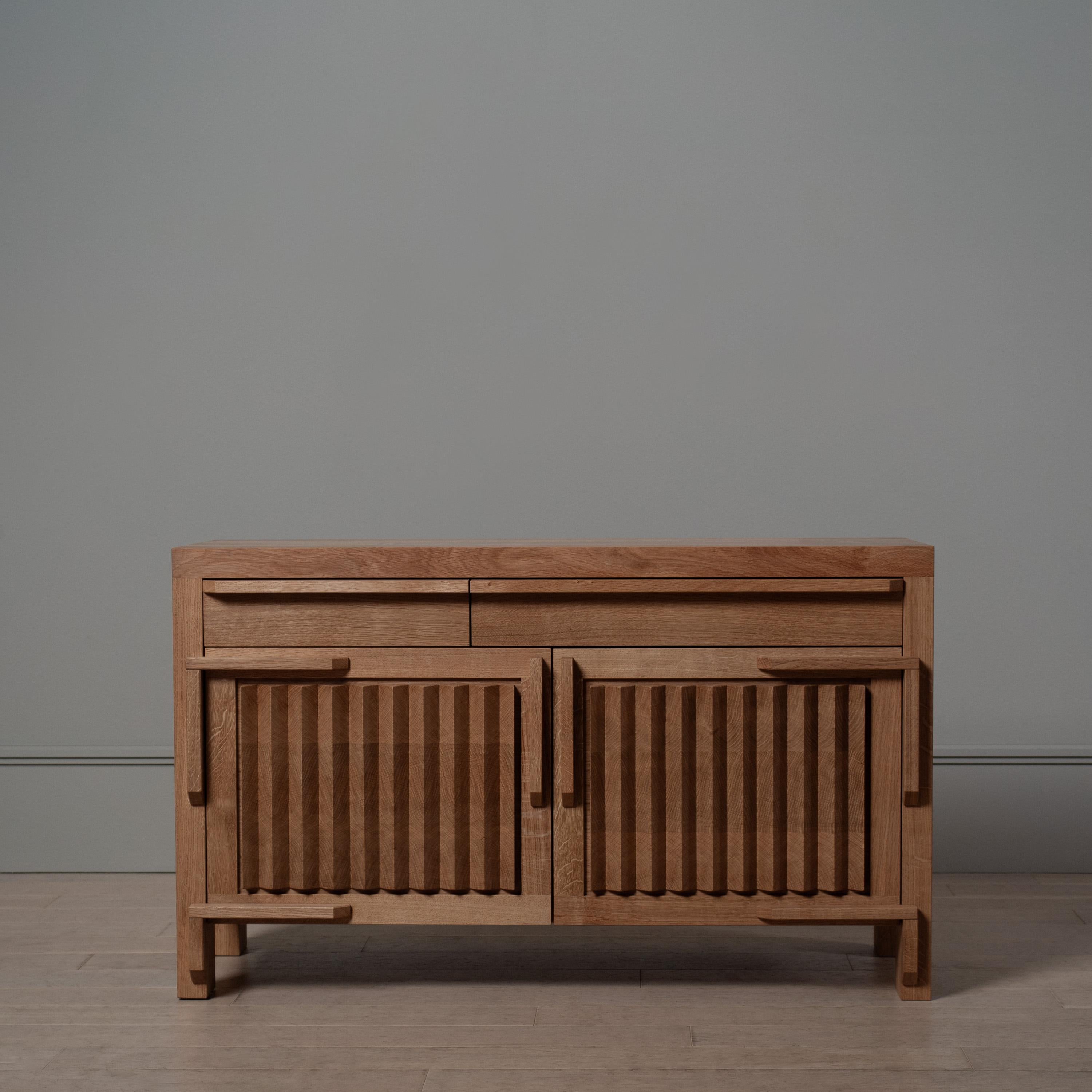 Fatto a mano Mobile a dente di sega in Oak - Credenza in vendita