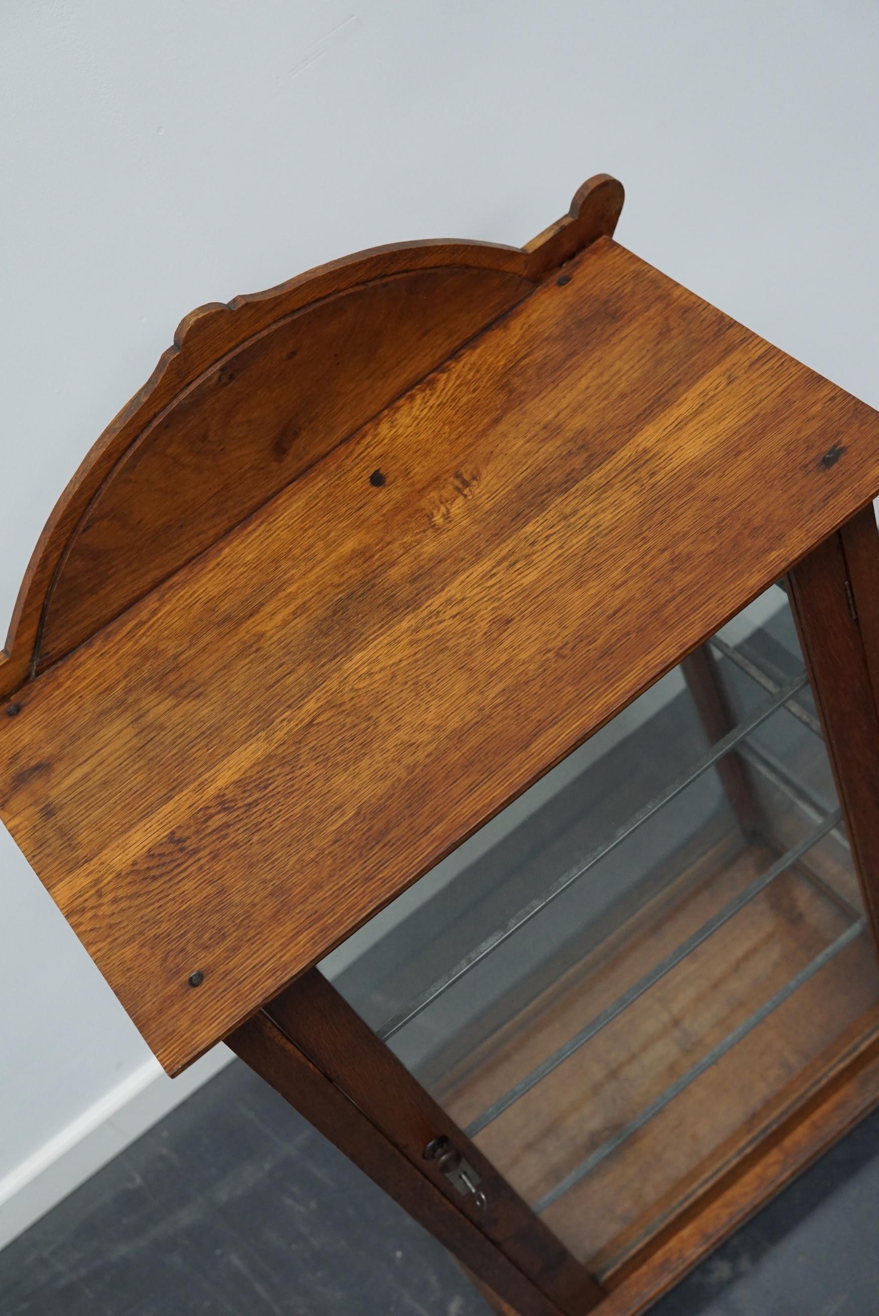 Schlieper-Schrank mit Thekenplatte und Schokoladenladenladenladen-Vitrinenschrank, Eiche, um 1930 3