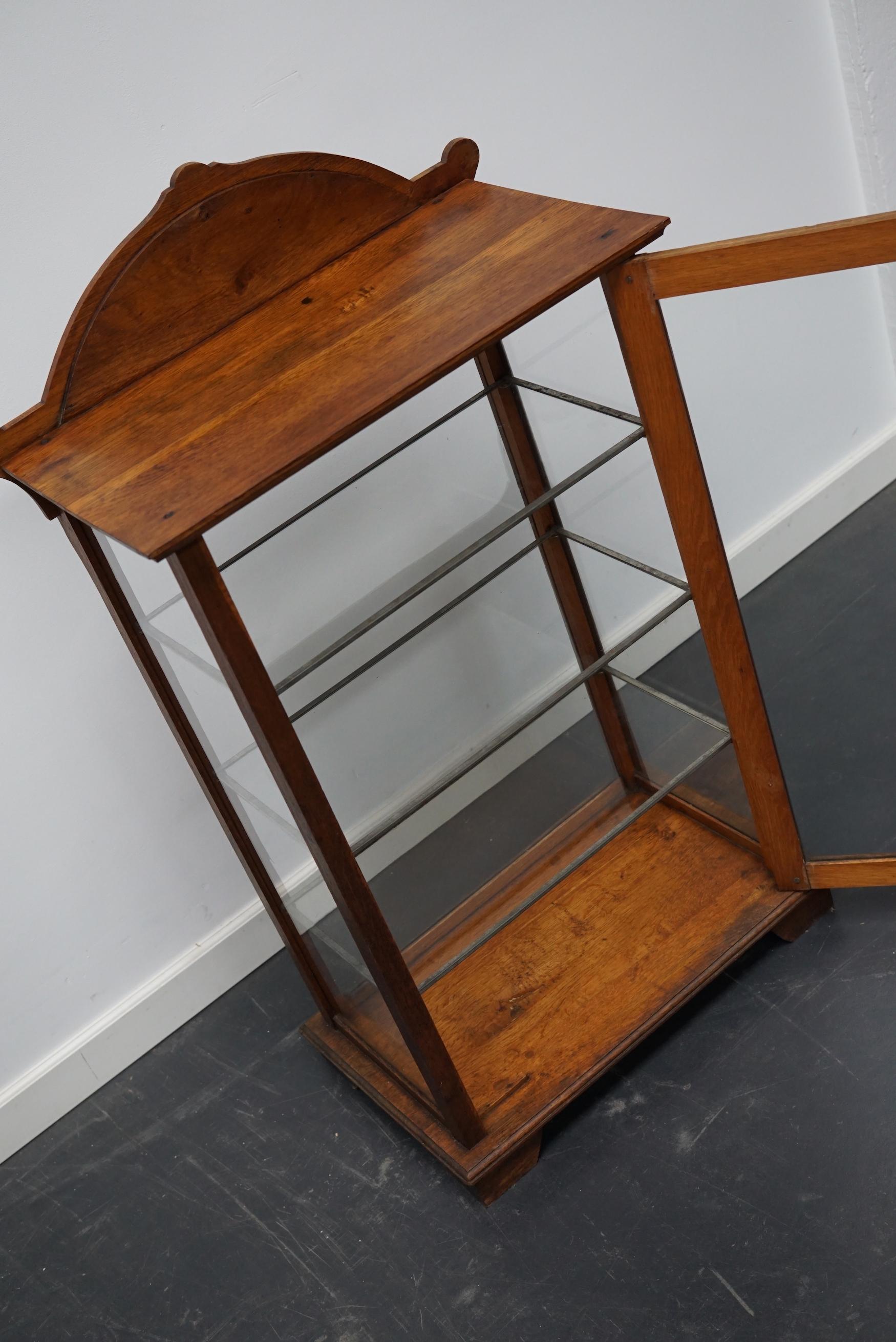 Schlieper-Schrank mit Thekenplatte und Schokoladenladenladenladen-Vitrinenschrank, Eiche, um 1930 6