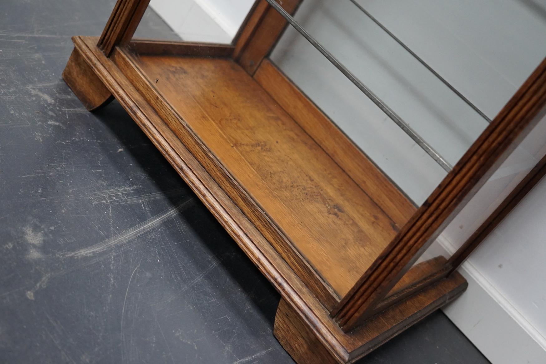 Schlieper-Schrank mit Thekenplatte und Schokoladenladenladenladen-Vitrinenschrank, Eiche, um 1930 (Niederländisch)
