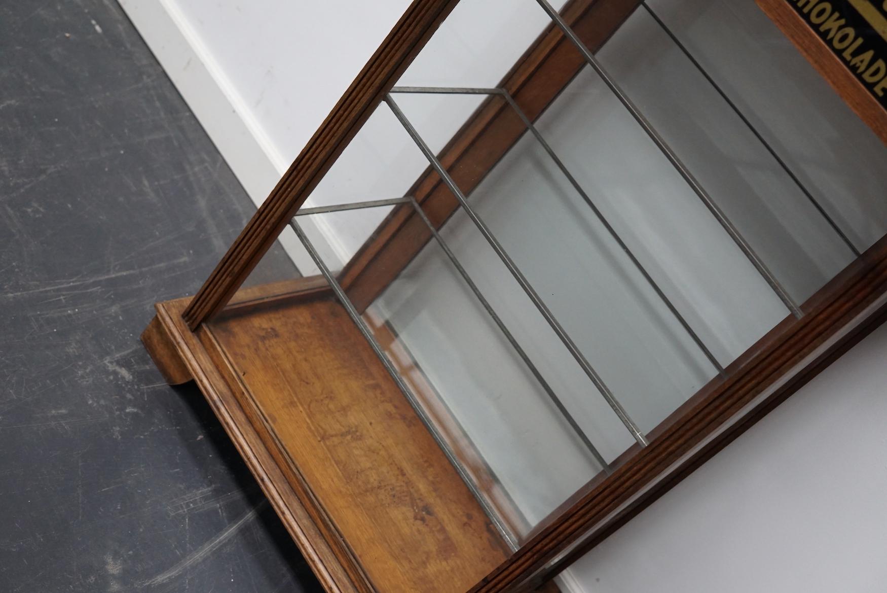 Schlieper-Schrank mit Thekenplatte und Schokoladenladenladenladen-Vitrinenschrank, Eiche, um 1930 (Mitte des 20. Jahrhunderts)