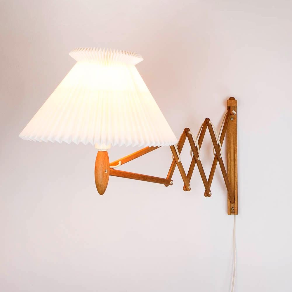 Mid-20th Century Oak Scissor Light by Erik Hansen for Le Klint