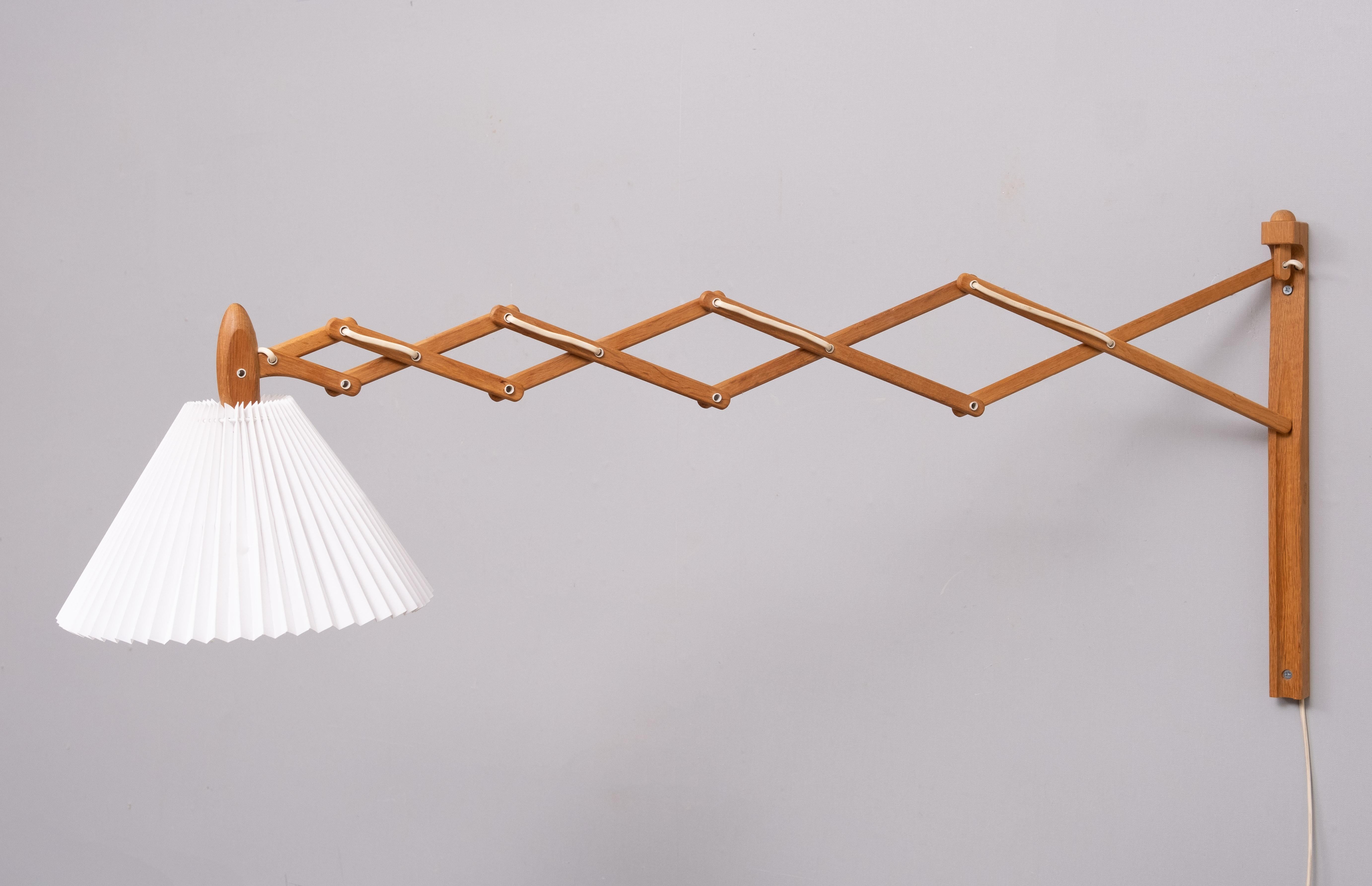 Danish Oak scissors wall lamp Le Klint   1950s Denmark For Sale