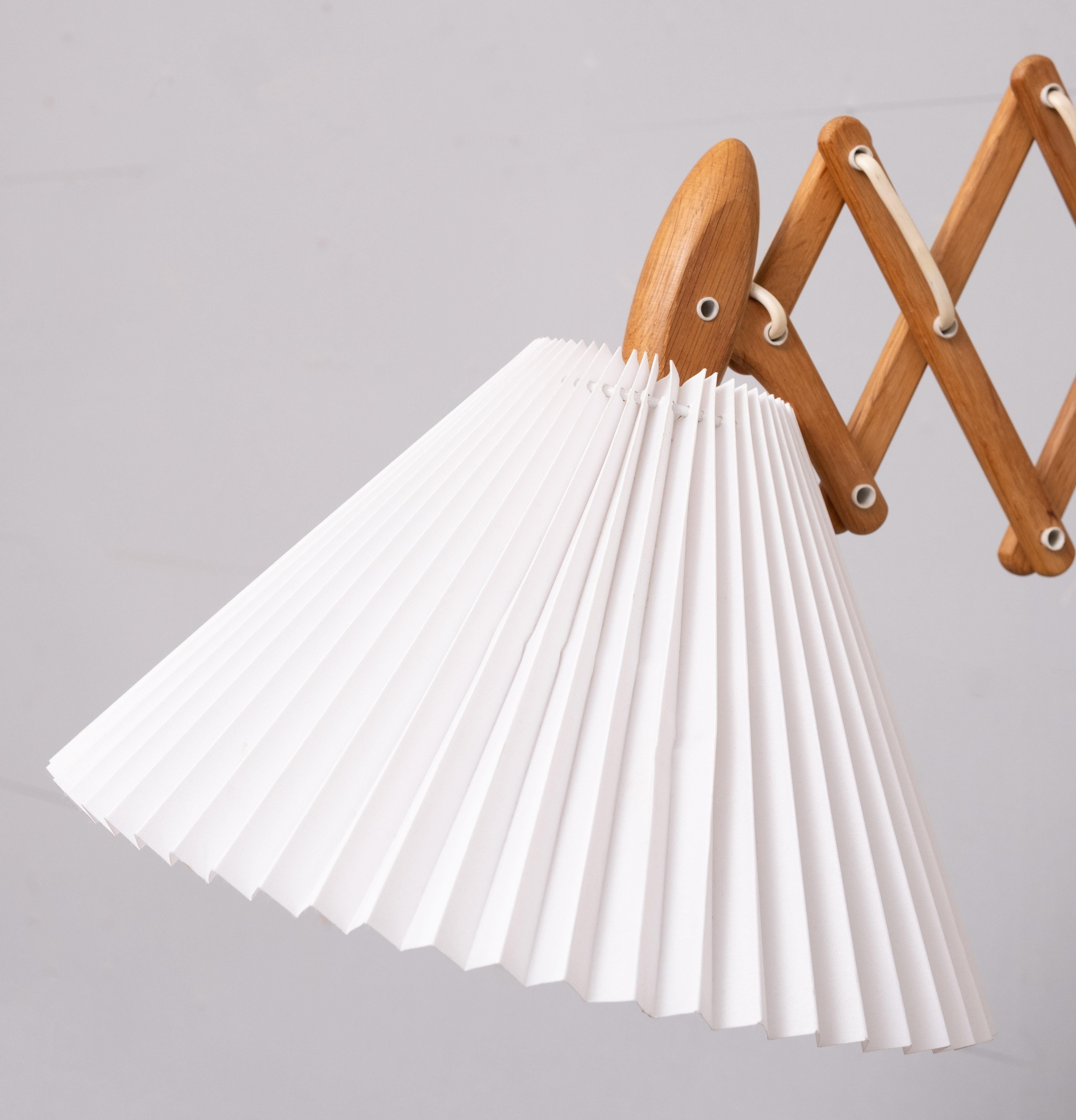 Mid-20th Century Oak scissors wall lamp Le Klint   1950s Denmark For Sale