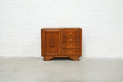 Cabinet Art Deco scolpito in Oak di Charles Fr̩chon Francia, anni '30