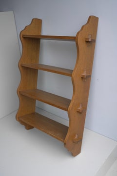 Bibliothèque murale sculpturale en Oak dans le style de Pierre Chapo, France années 1950