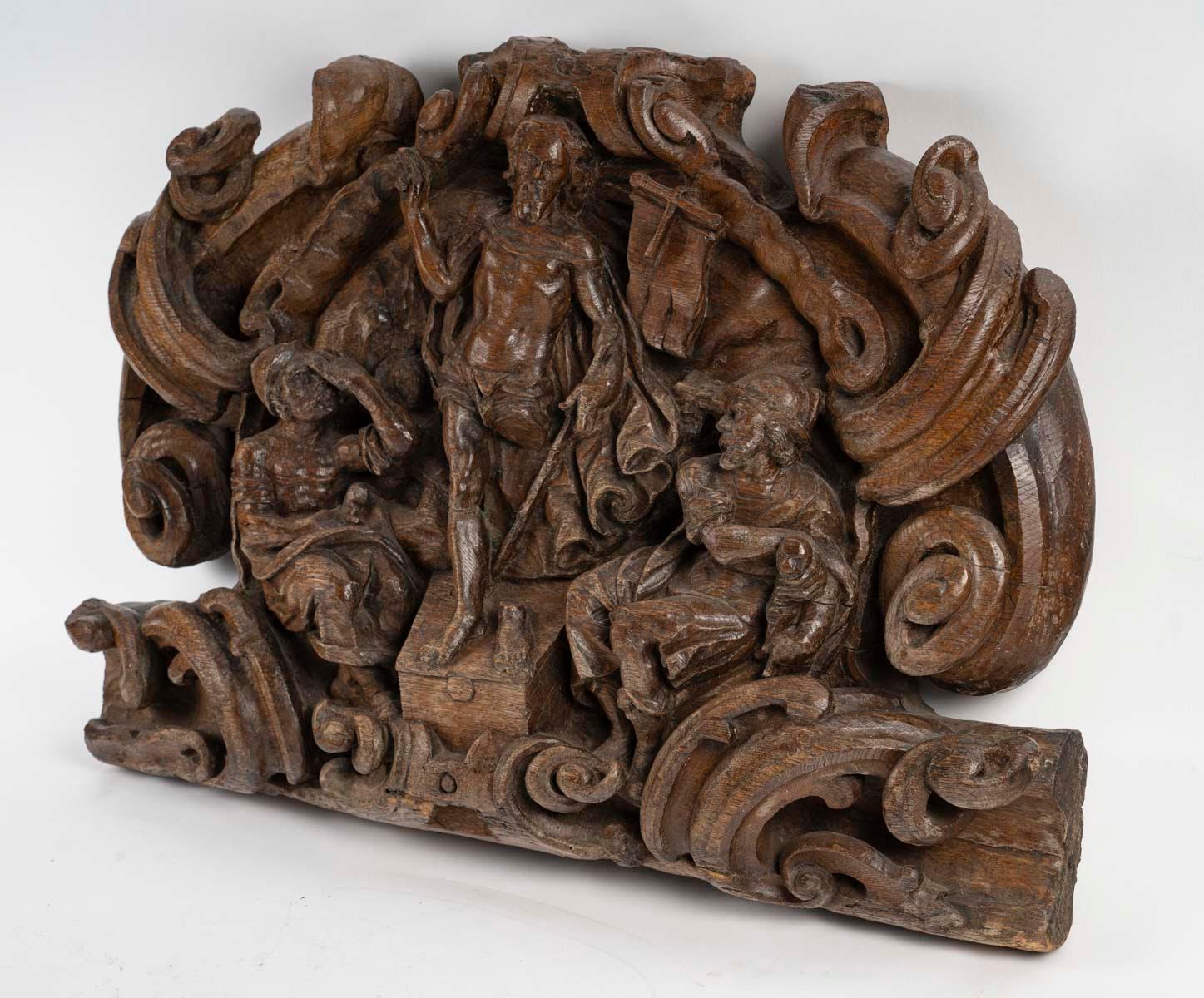 Fino al XVIII secolo Scultura in Oak di Cristo che emerge dalla tomba, circondato da soldati romani. in vendita