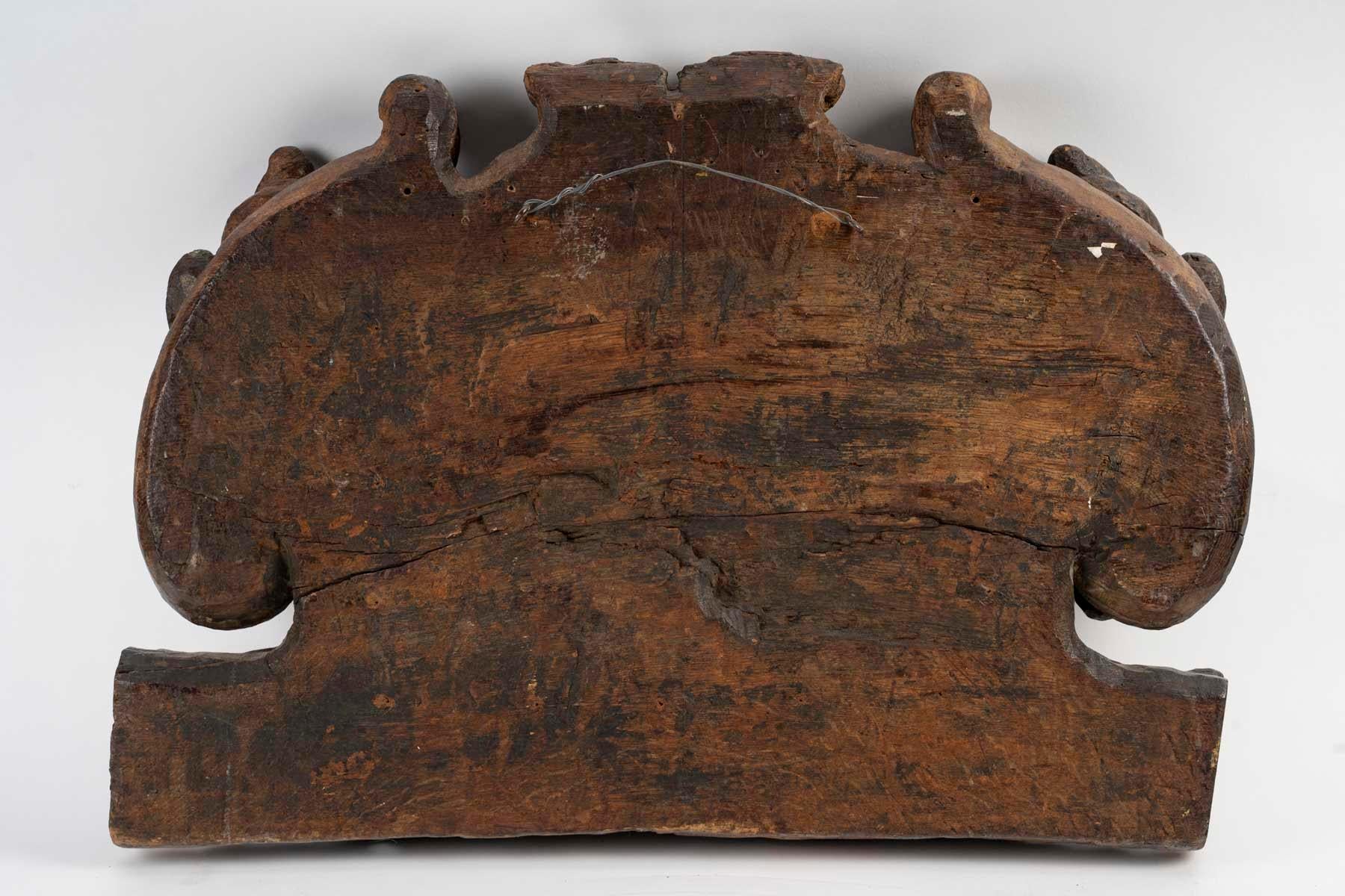 Quercia Scultura in Oak di Cristo che emerge dalla tomba, circondato da soldati romani. in vendita