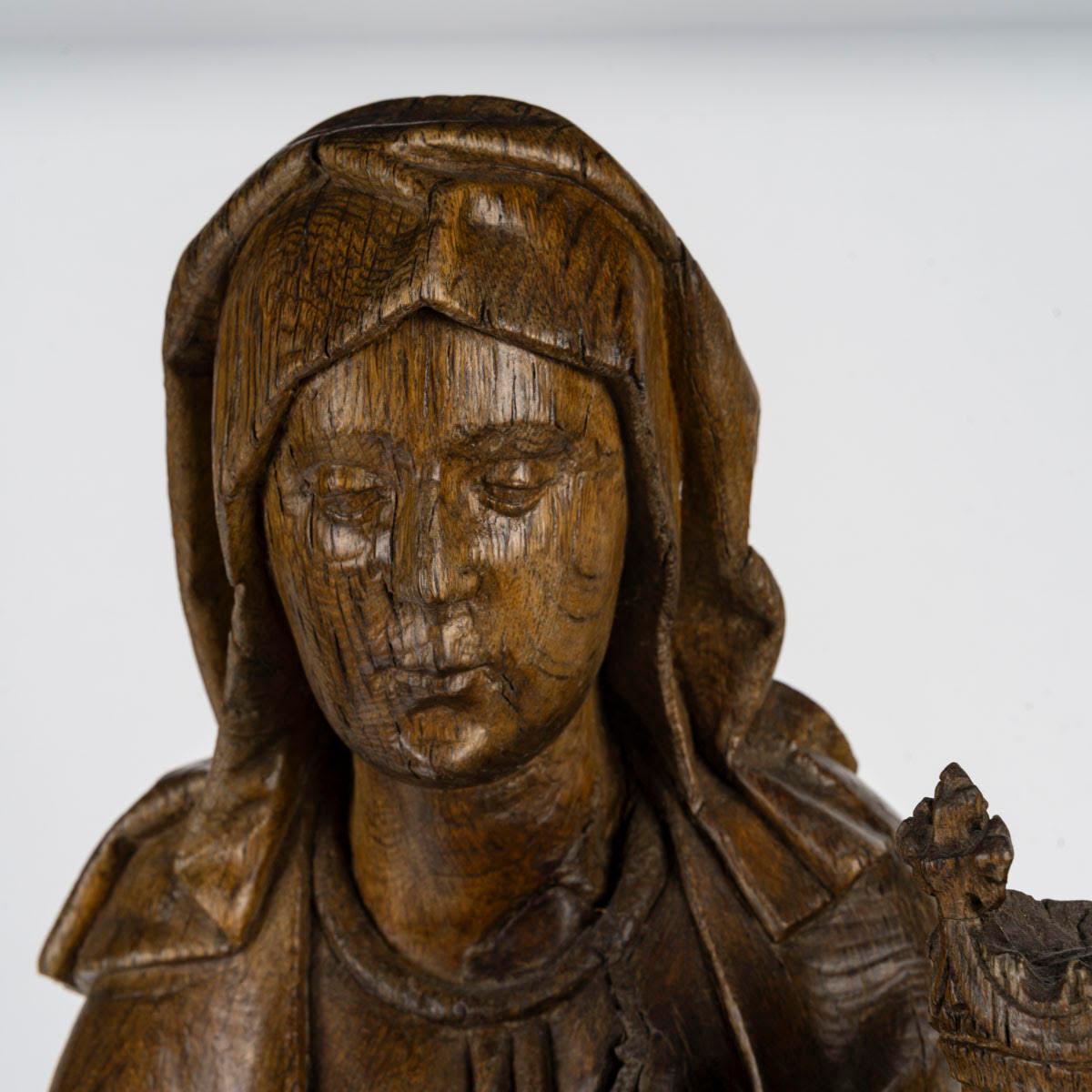 Rinascimento Scultura di Sant'Anna in Oak, XVI secolo. in vendita