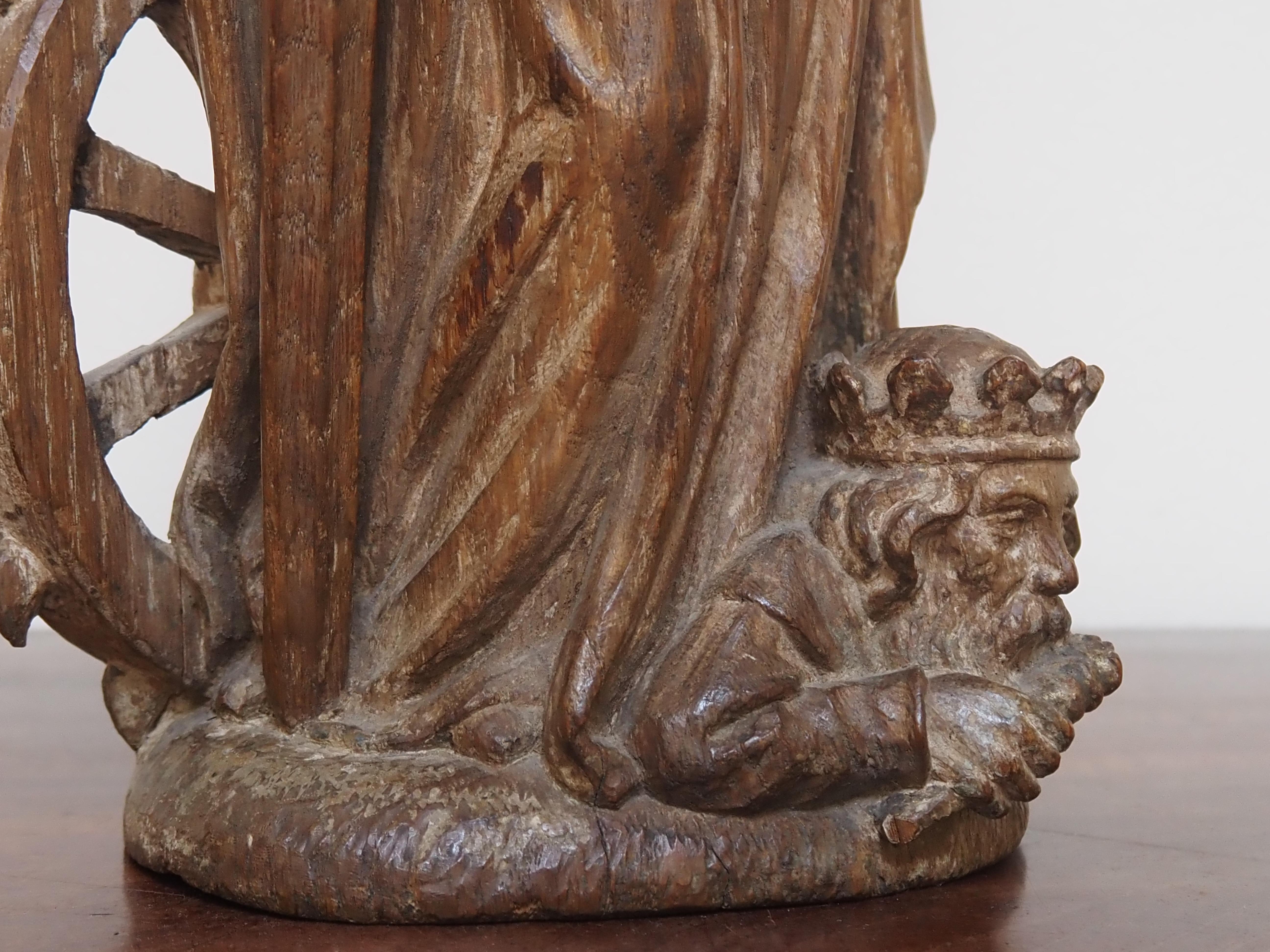 Scultura in Oak raffigurante Santa Caterina d'Alessandria, inizio XVII secolo in vendita 8