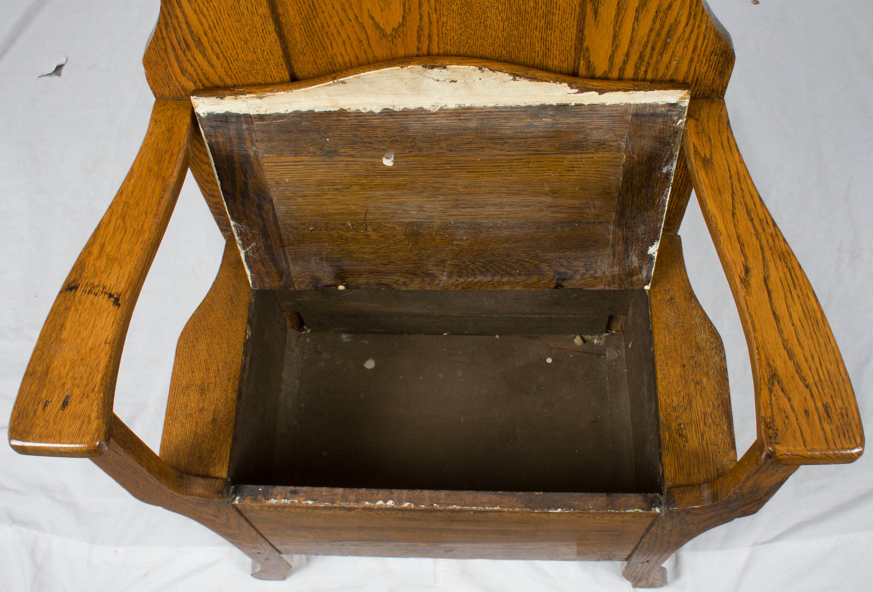 Oak Seated Hall Tree Stand Seat with Storage Coat Hat Rack In Good Condition For Sale In Atlanta, GA