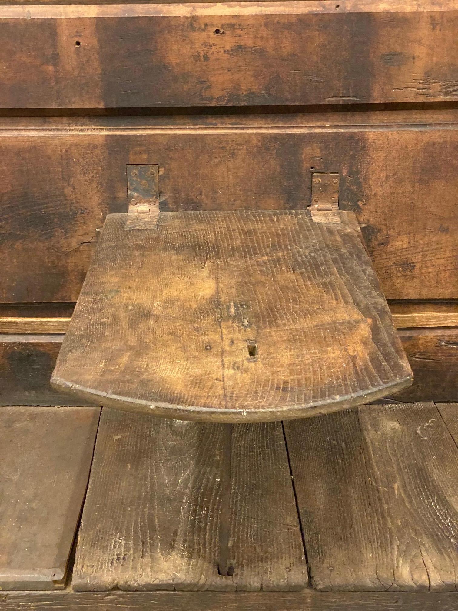 Settle aus Eichenholz mit gefaltetem Daunentisch, Italien, 18. Jahrhundert (Eisen) im Angebot