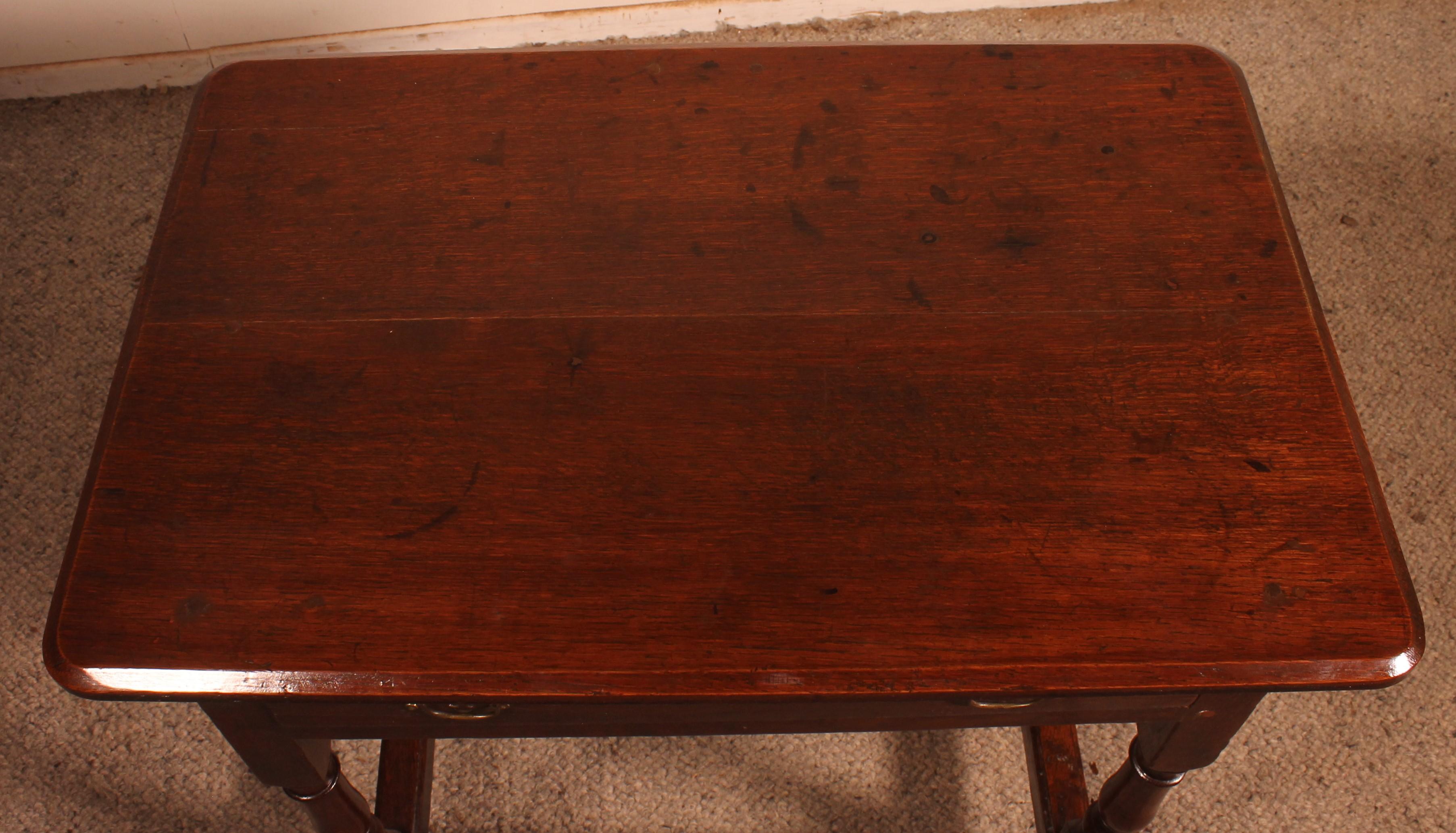 Oak Side Table -18 ° Century In Good Condition For Sale In Brussels, Brussels