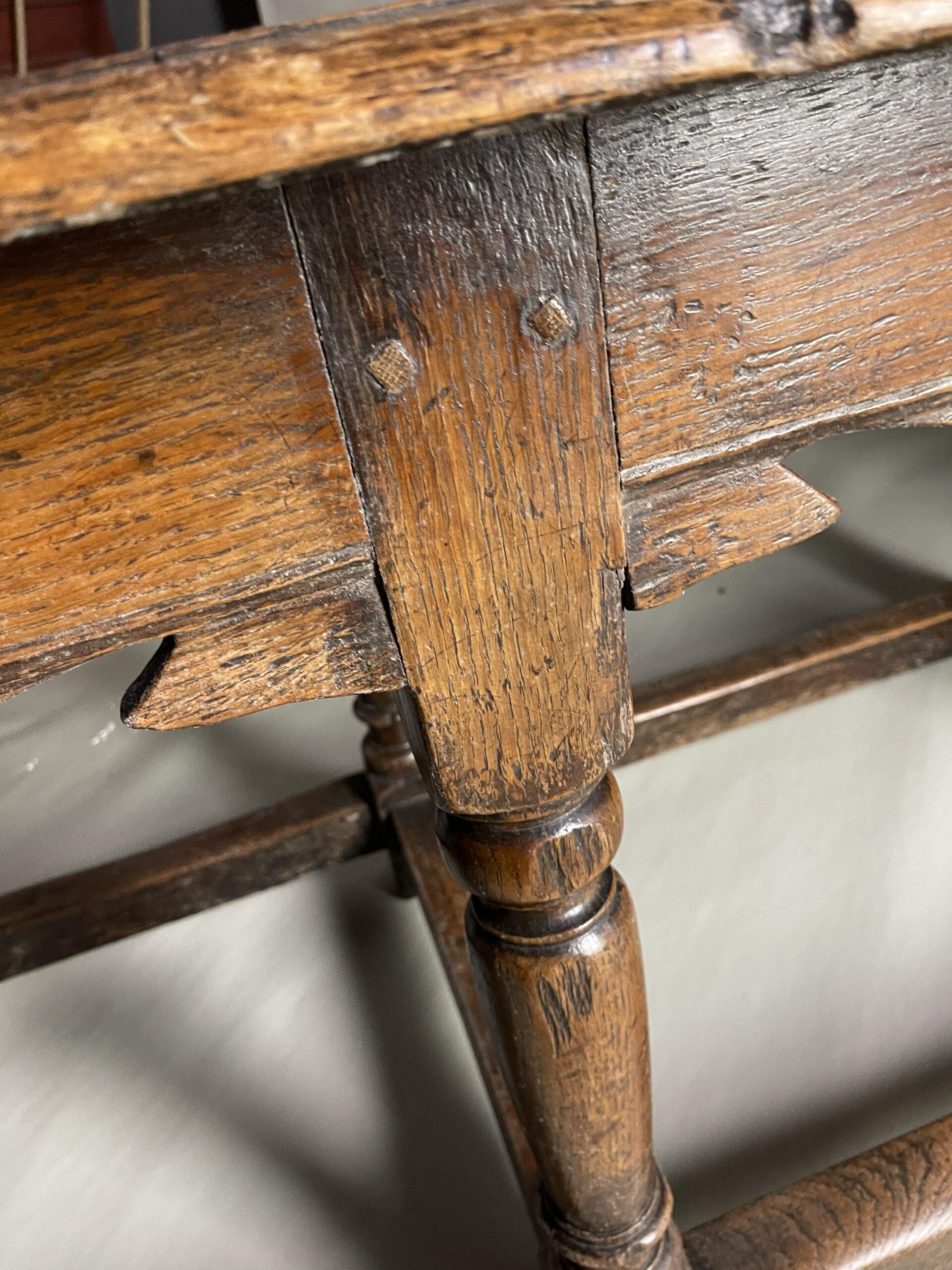 Oak side table Circa 1700 In Good Condition For Sale In Bakewell, GB